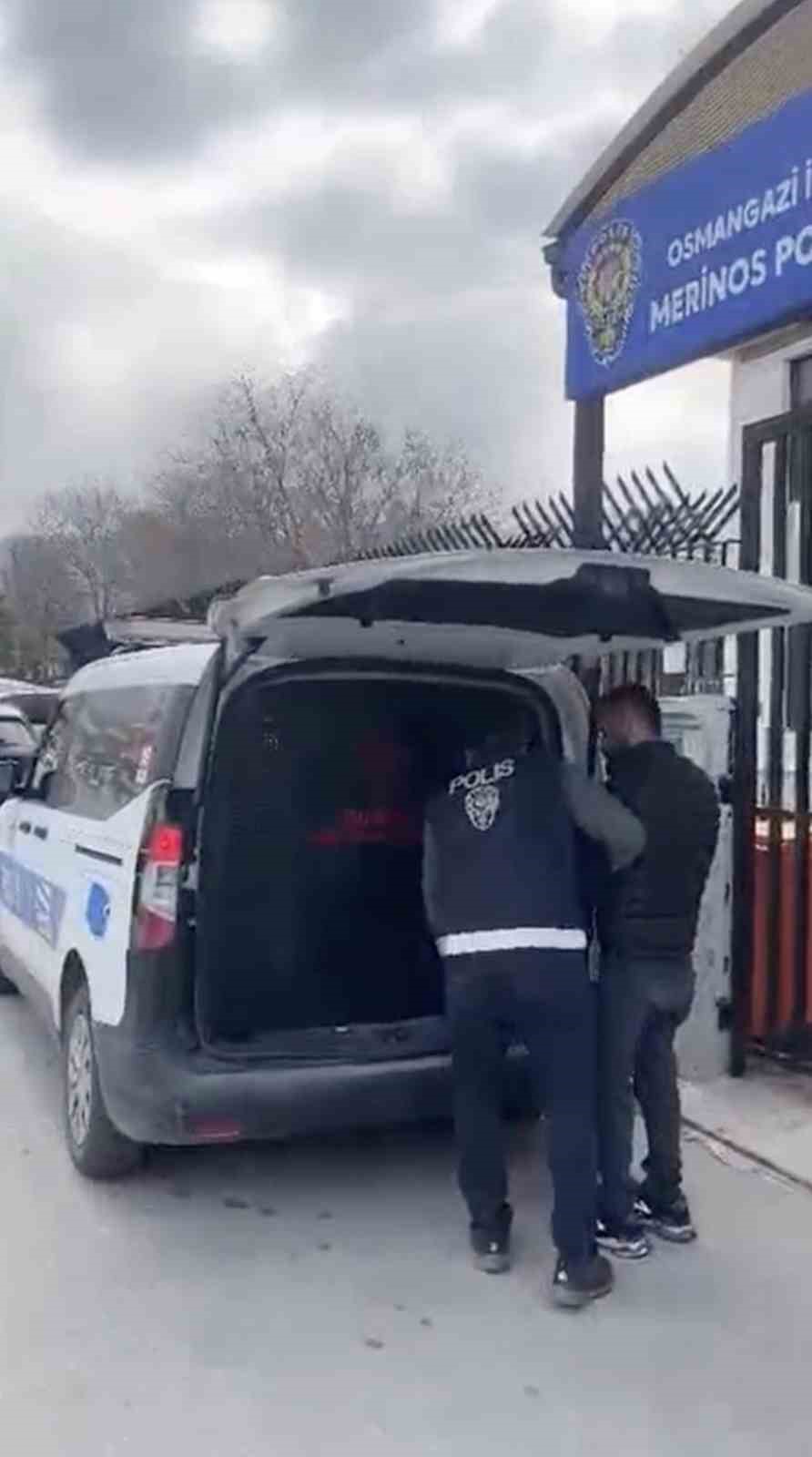 Bursa&rsquo;da kesinleşmiş hapis cezası bulunan 2 firari yakalandı
