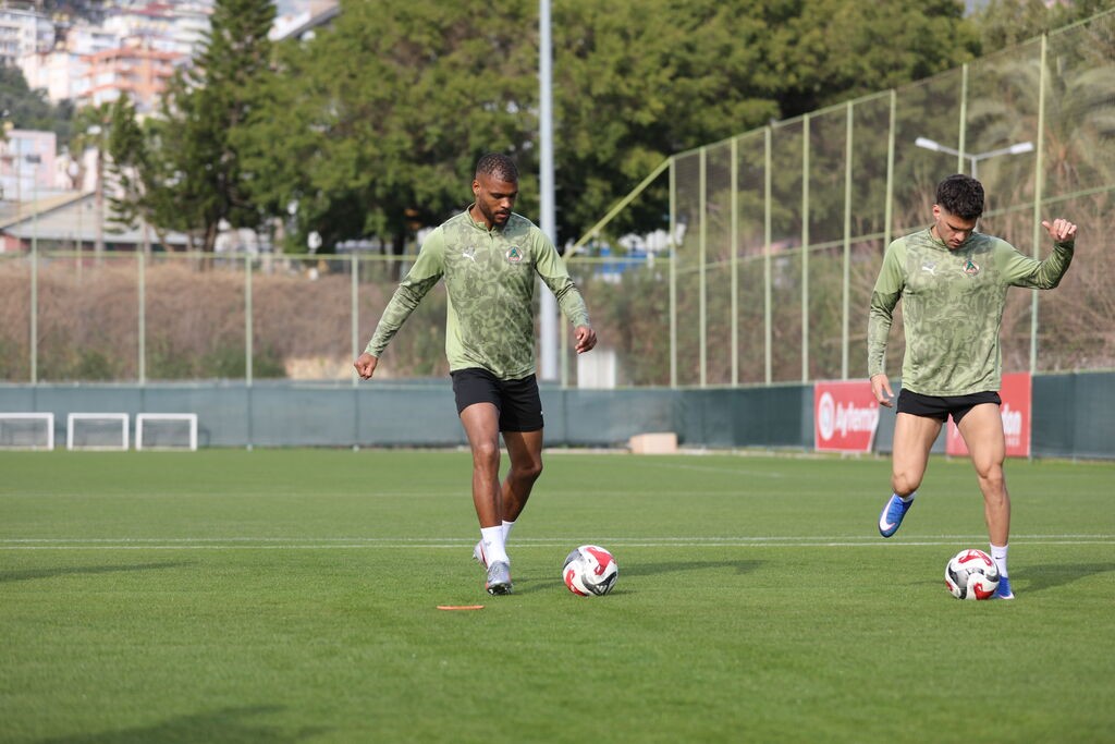 Alanyaspor, Kocaelispor ma&ccedil;ı hazırlıklarını tamamladı
