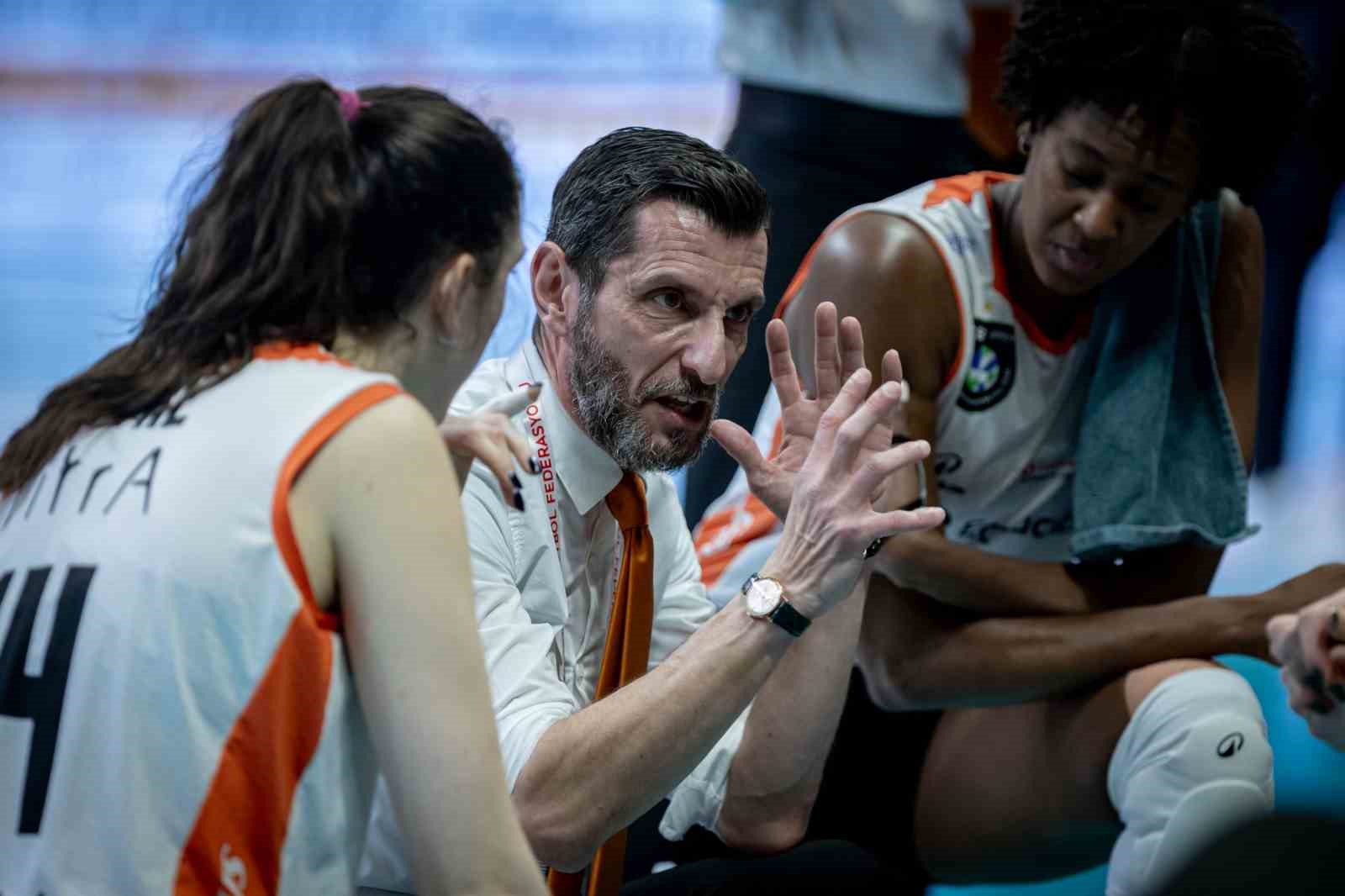 Eczacıbaşı Dynavit dörtlü final için sahada