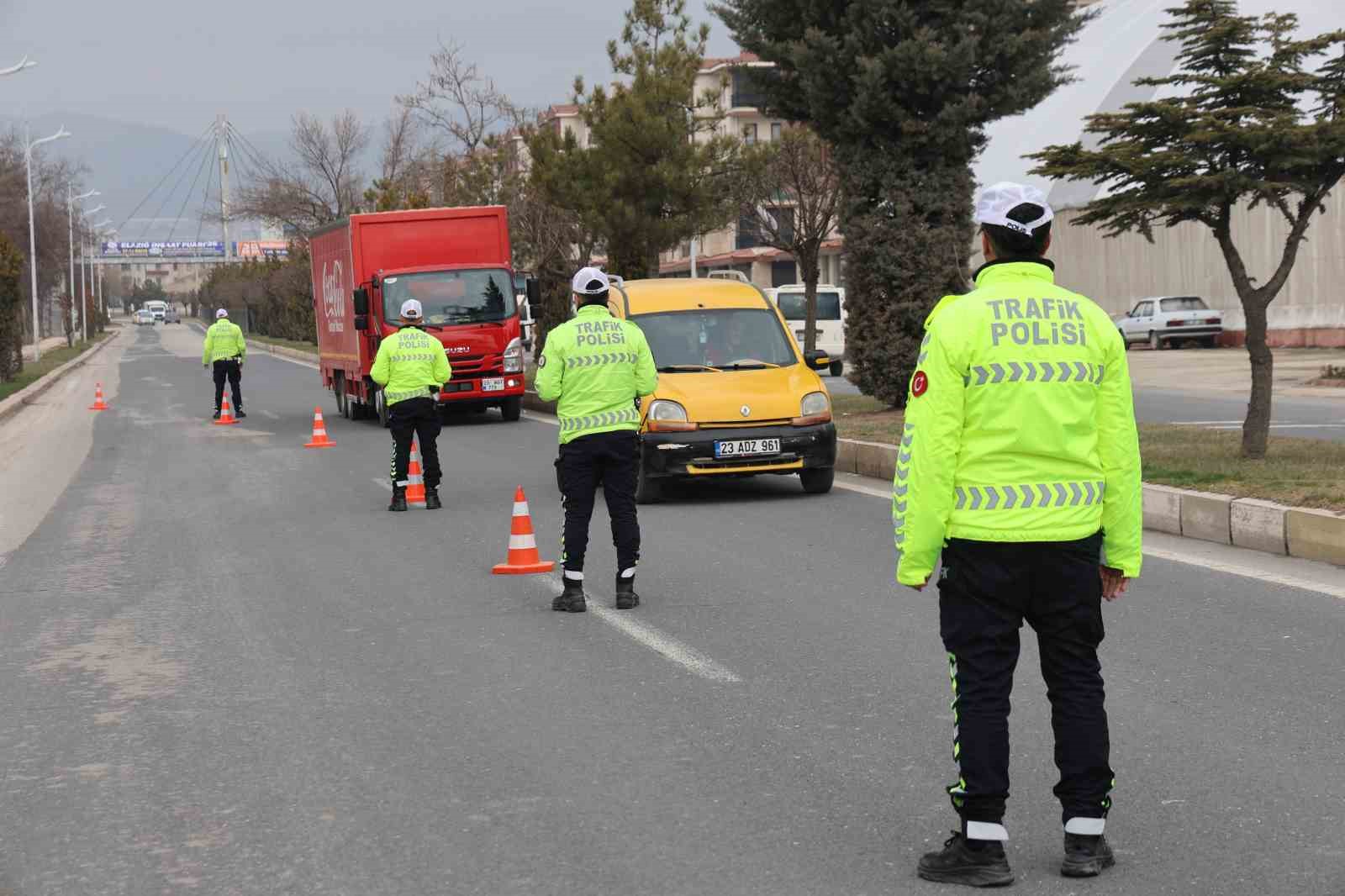 Elazığ’da dron destekli trafik uygulaması