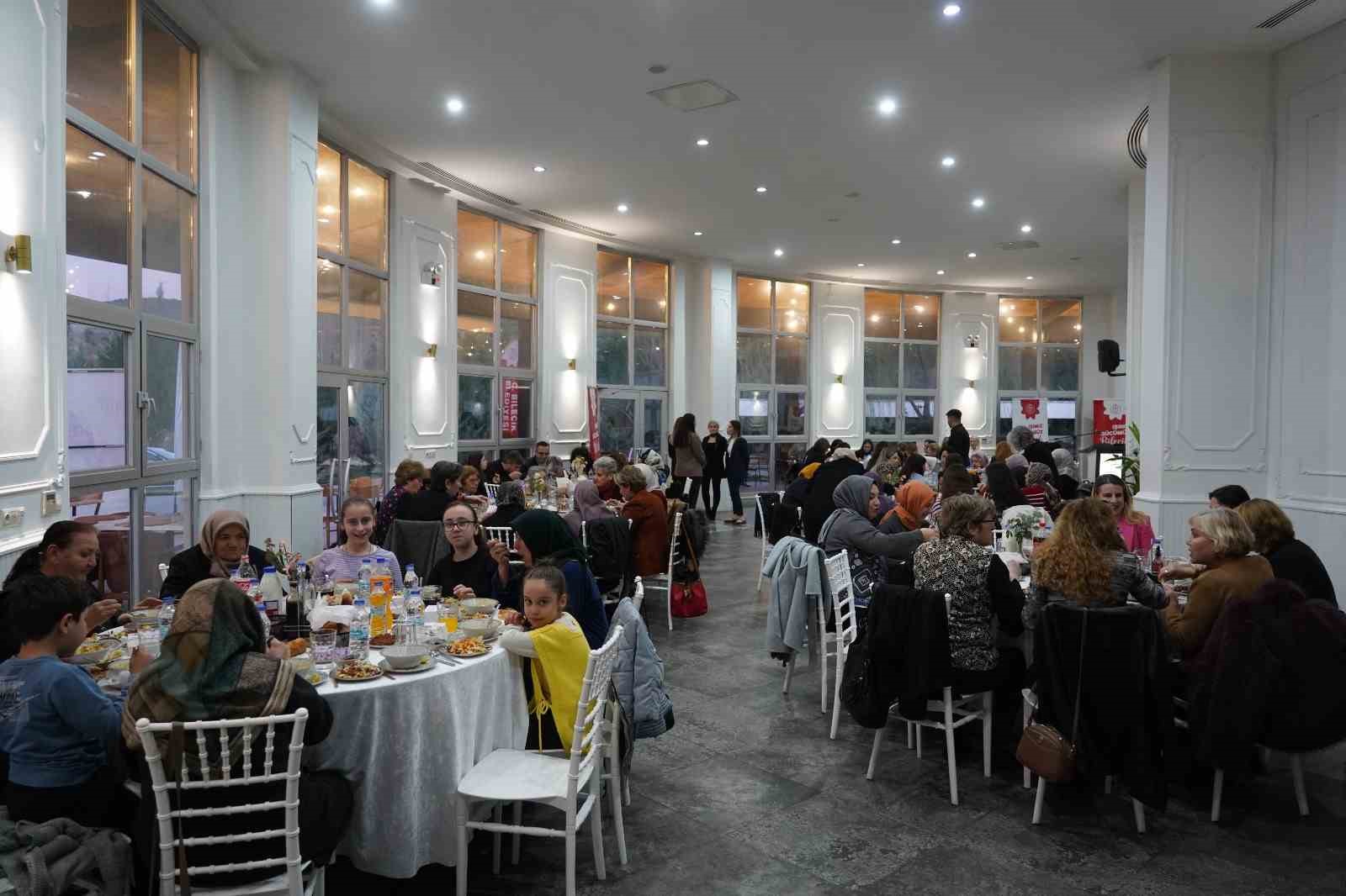 Başkan Subaşı belediye &ccedil;alışanlarıyla iftar sofrasında buluştu
