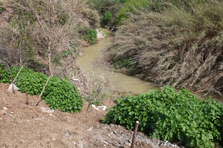 Dereye d&uuml;şerek can veren evladını defneden acılı baba: 