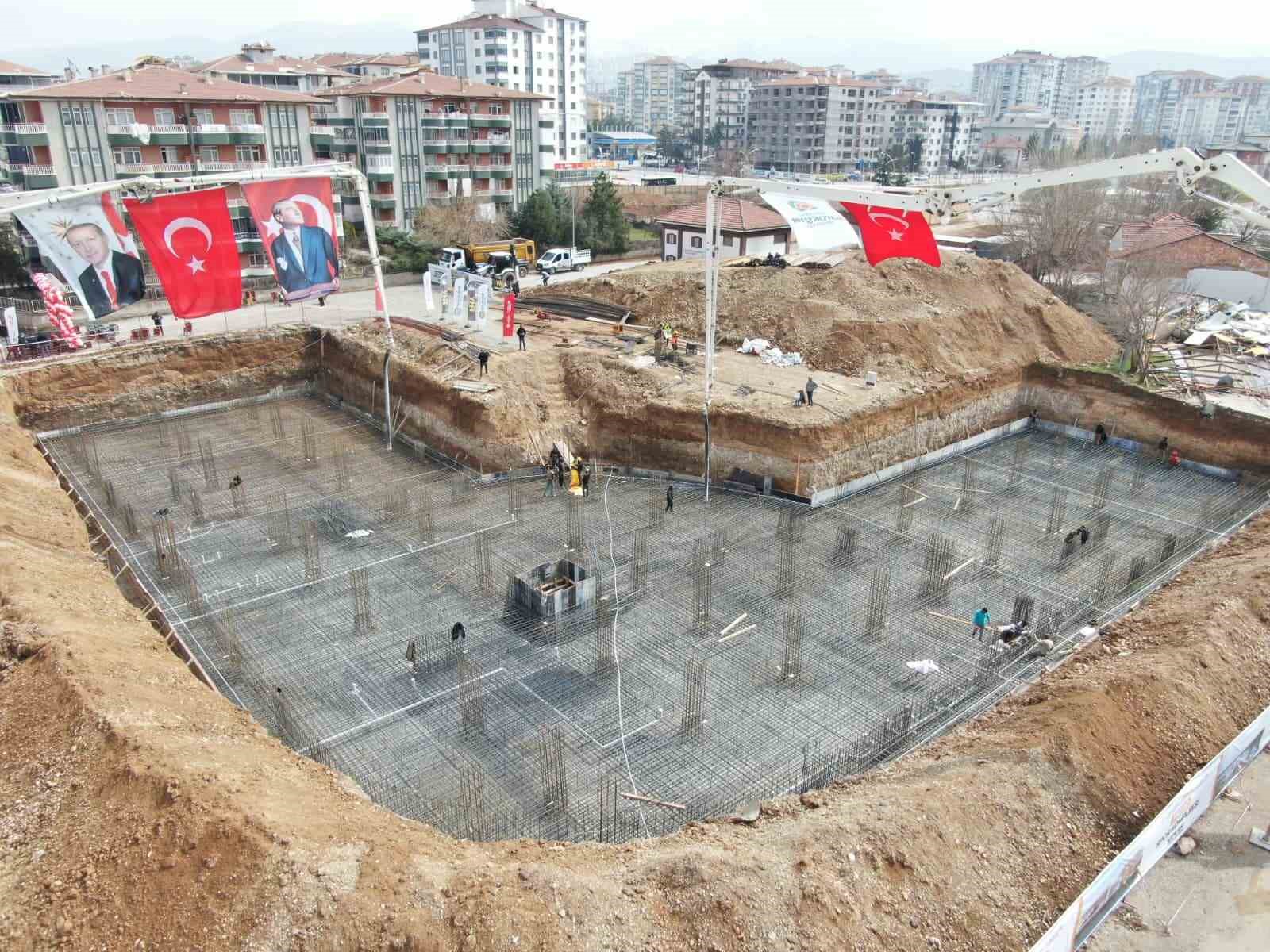 Turgut &Ouml;zal Gen&ccedil;lik Merkezi&rsquo;nin temeli atıldı
