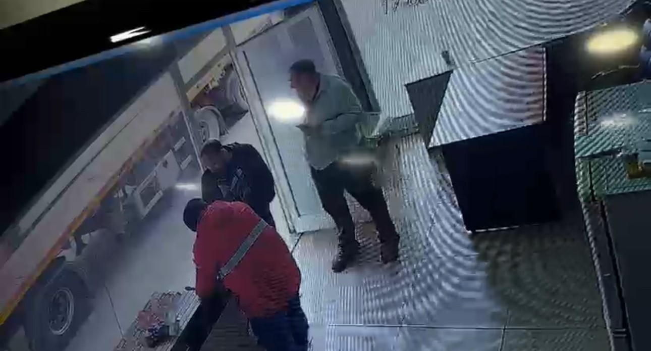 Kapıkule&rsquo;de fenalaşan tır şof&ouml;r&uuml; hayatını kaybetti
