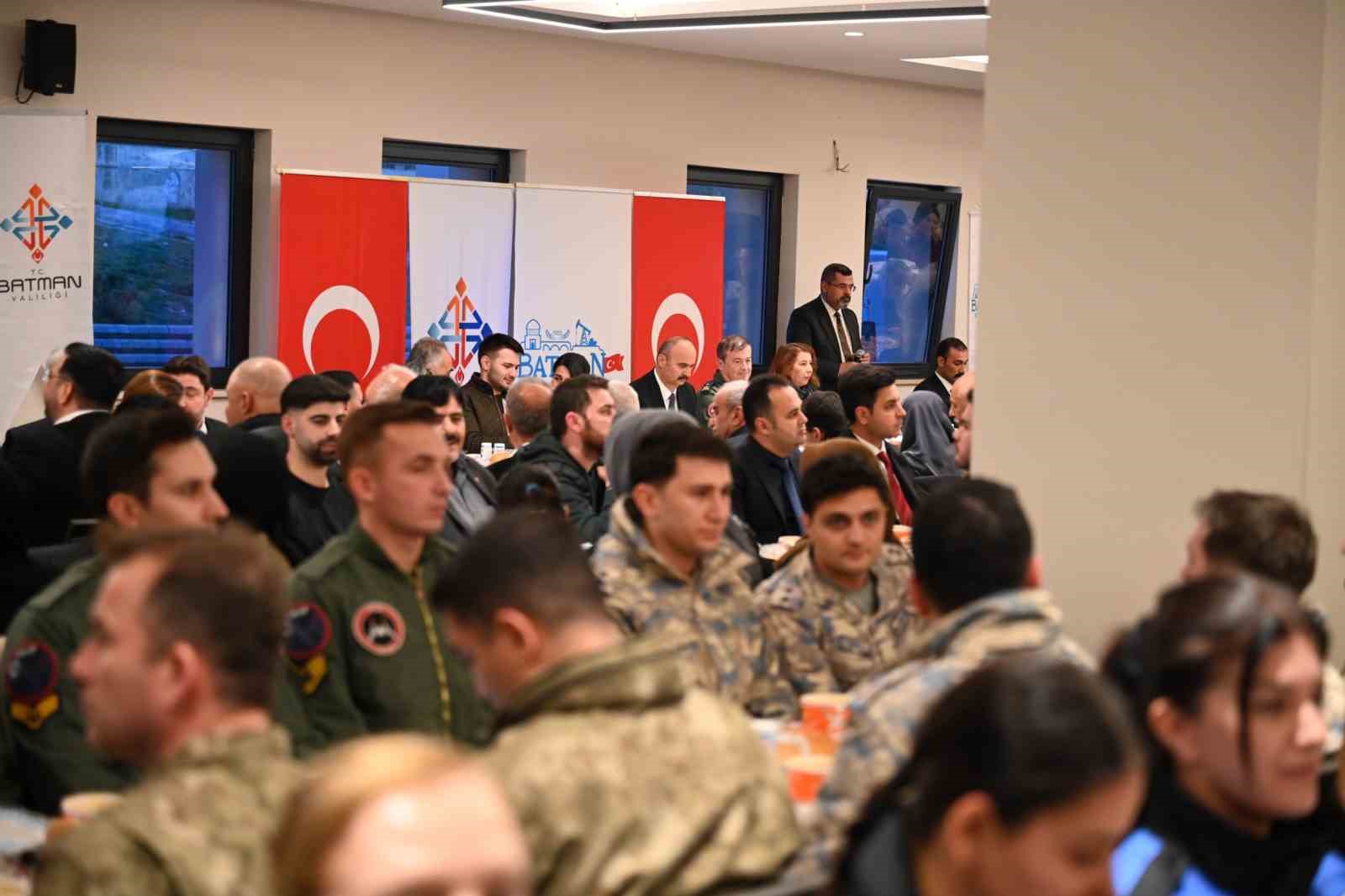 &Ccedil;anakkale Zaferi G&uuml;n&uuml;nde g&uuml;venlik g&uuml;&ccedil;leri iftarda buluştu
