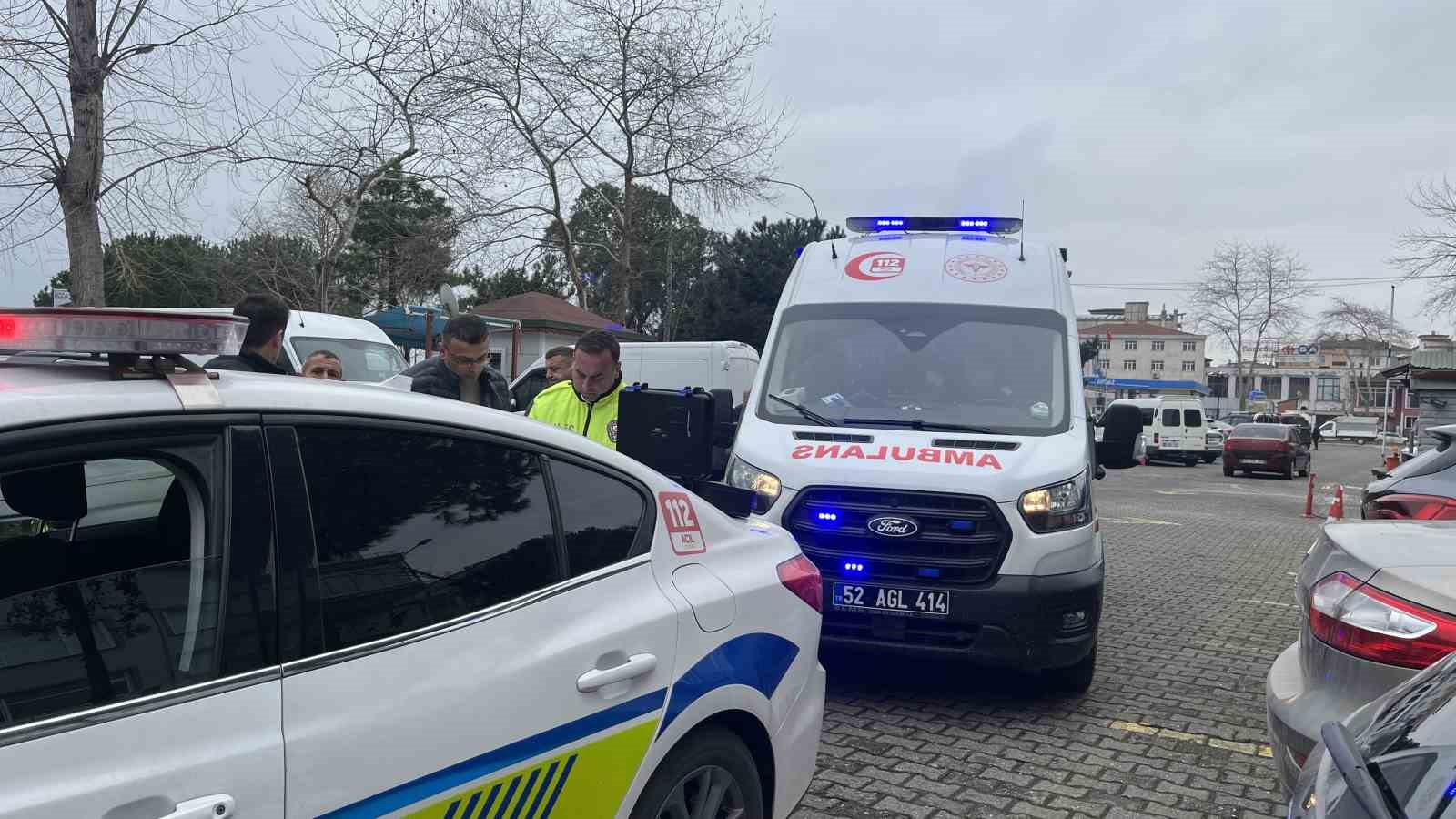 Ordu&rsquo;da geri manevra yapan otomobilin &ccedil;arptığı kadın yaralandı
