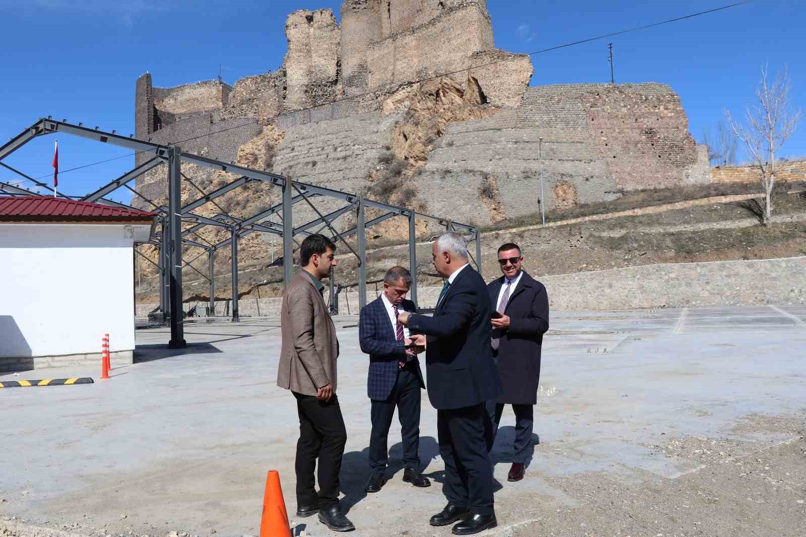 Oltu&rsquo;da modern kapalı pazar yeri projesi devam ediyor
