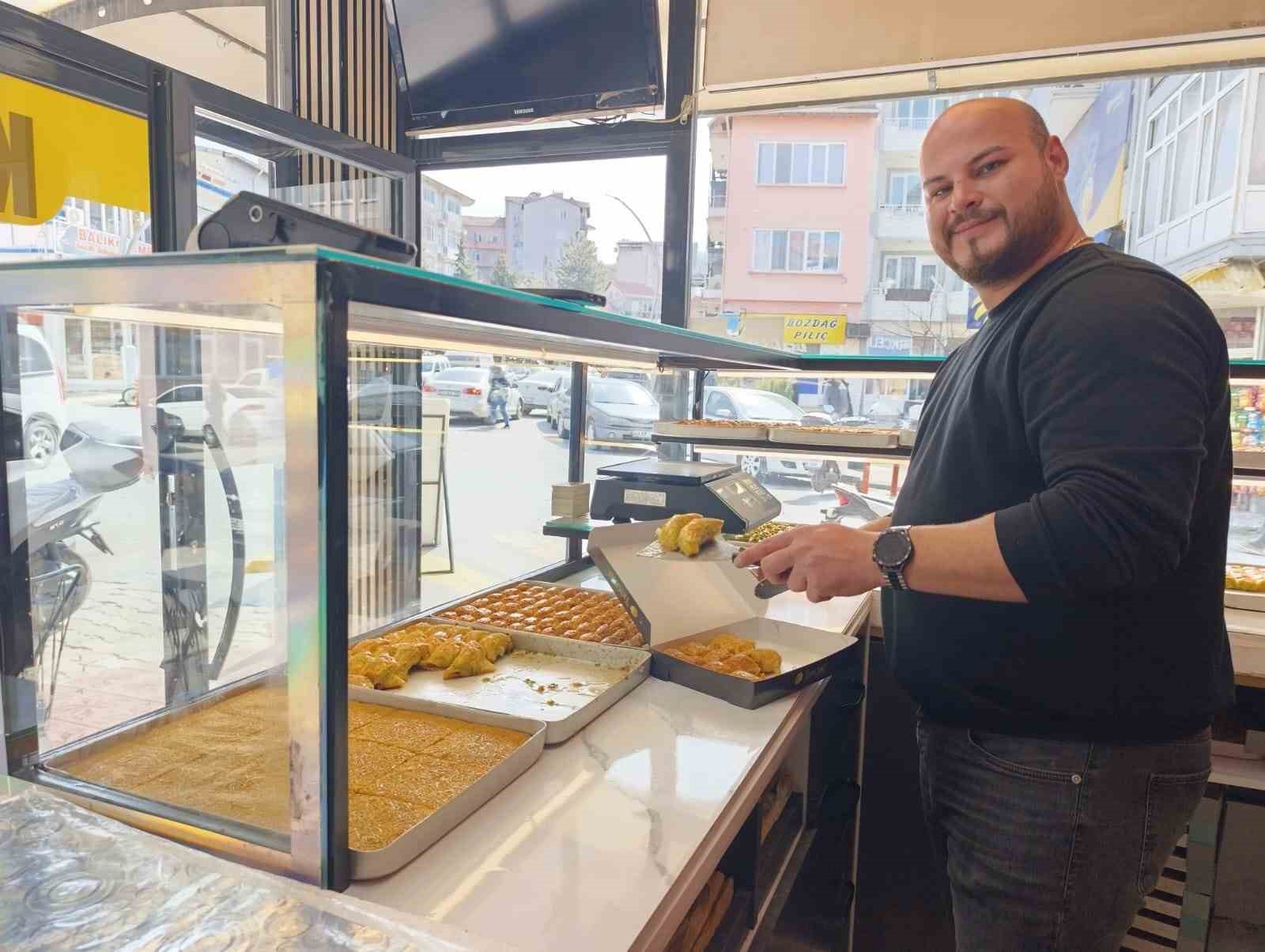 Simav&rsquo;da bayram &ouml;ncesi baklava satışlarında yoğunluk yaşanıyor
