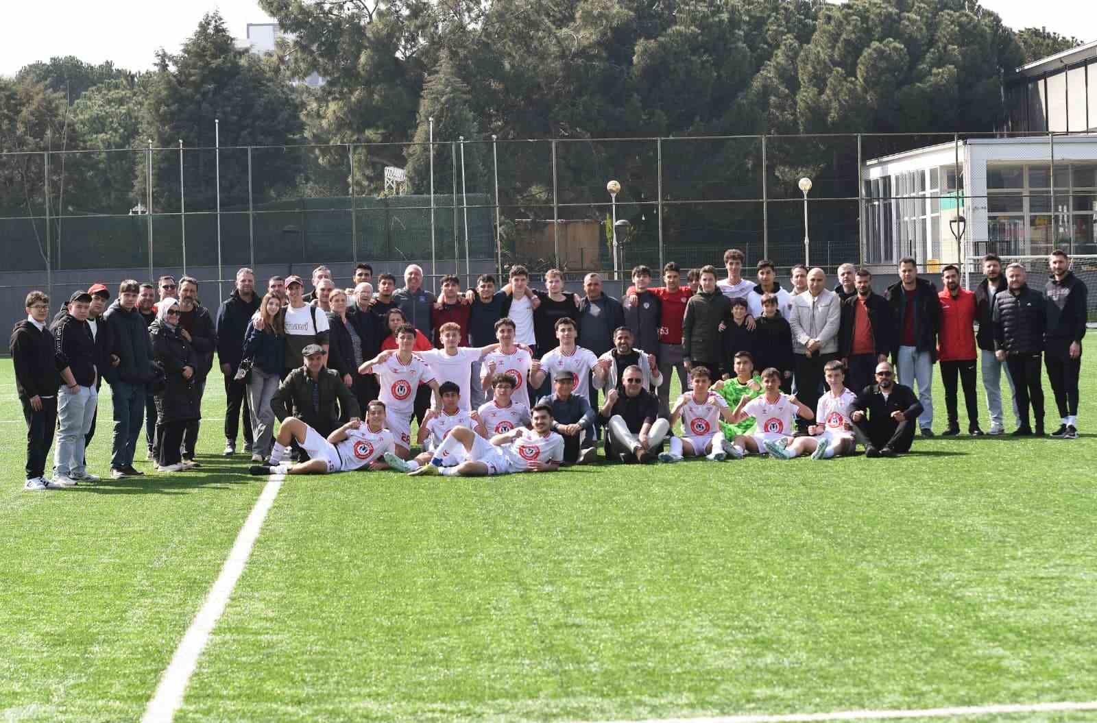 Yunusemre Belediyespor &uuml;st &uuml;ste &uuml;&ccedil;&uuml;nc&uuml; kez şampiyon
