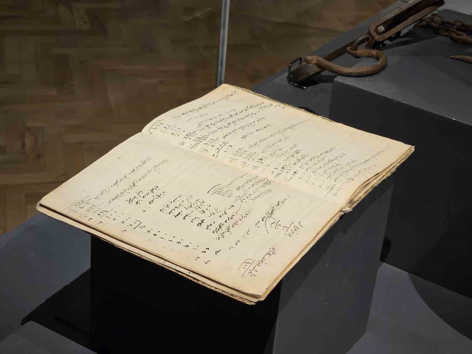 Elazığ sergilenen Osmanlı d&ouml;nemi veresiye defteri ge&ccedil;mişe ışık tutuyor
