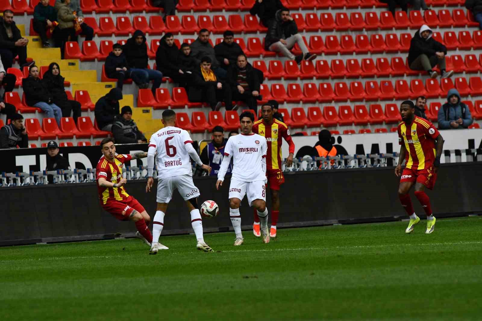 Trendyol S&uuml;per Lig: Kayserispor: 0 - Fatih Karag&uuml;mr&uuml;k: 0 (Ma&ccedil; devam ediyor)
