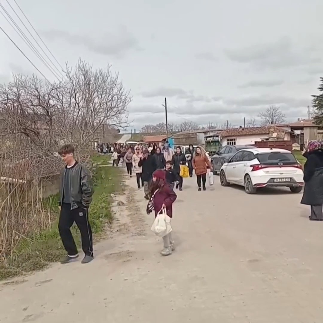Edirne&rsquo;de asırlardır s&uuml;ren arife g&uuml;n&uuml; şeker toplama geleneği
