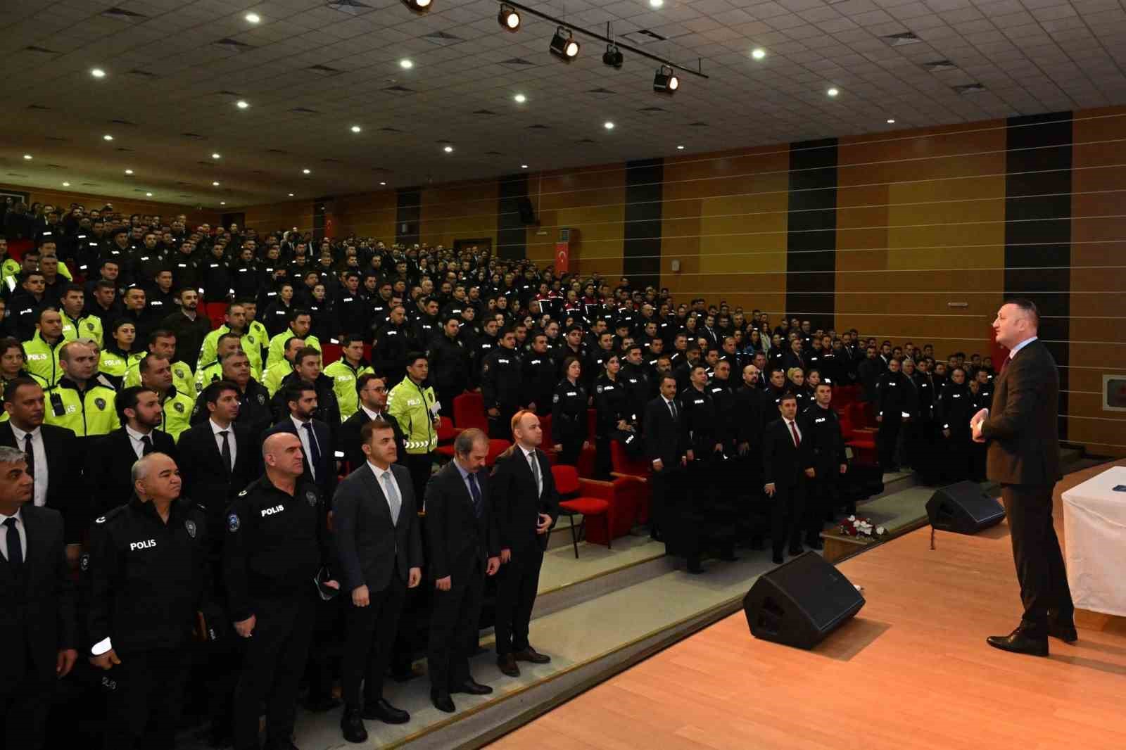 Erzincan Emniyet M&uuml;d&uuml;rl&uuml;ğ&uuml;&rsquo;nde bayram &ouml;ncesi toplantı
