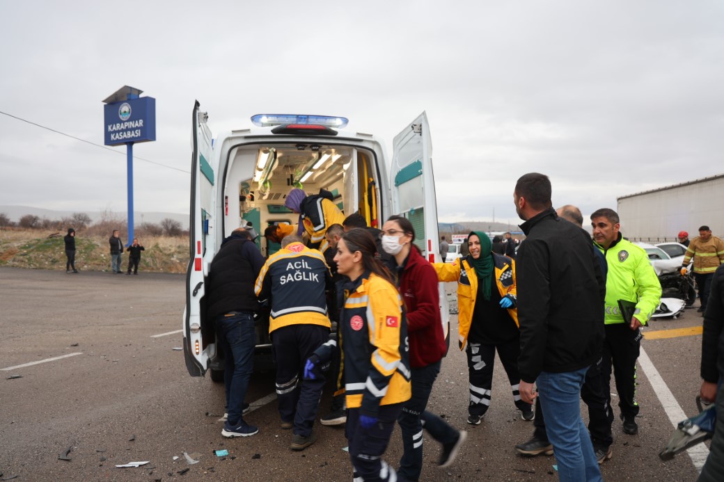 Nevşehir&rsquo;de zincirleme kaza: &Ouml;l&uuml; sayısı 3&rsquo;e y&uuml;kseldi, 6 yaralı
