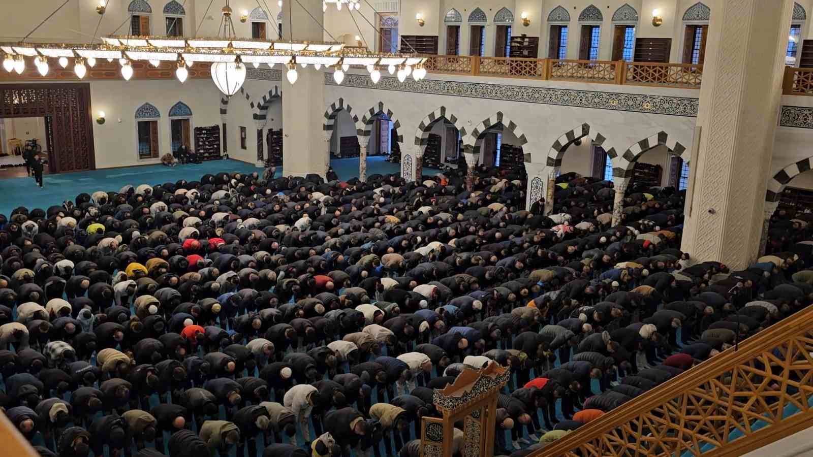 Zonguldak Uzun Mehmet Camii&rsquo;nde Ramazan Bayramı coşkusu
