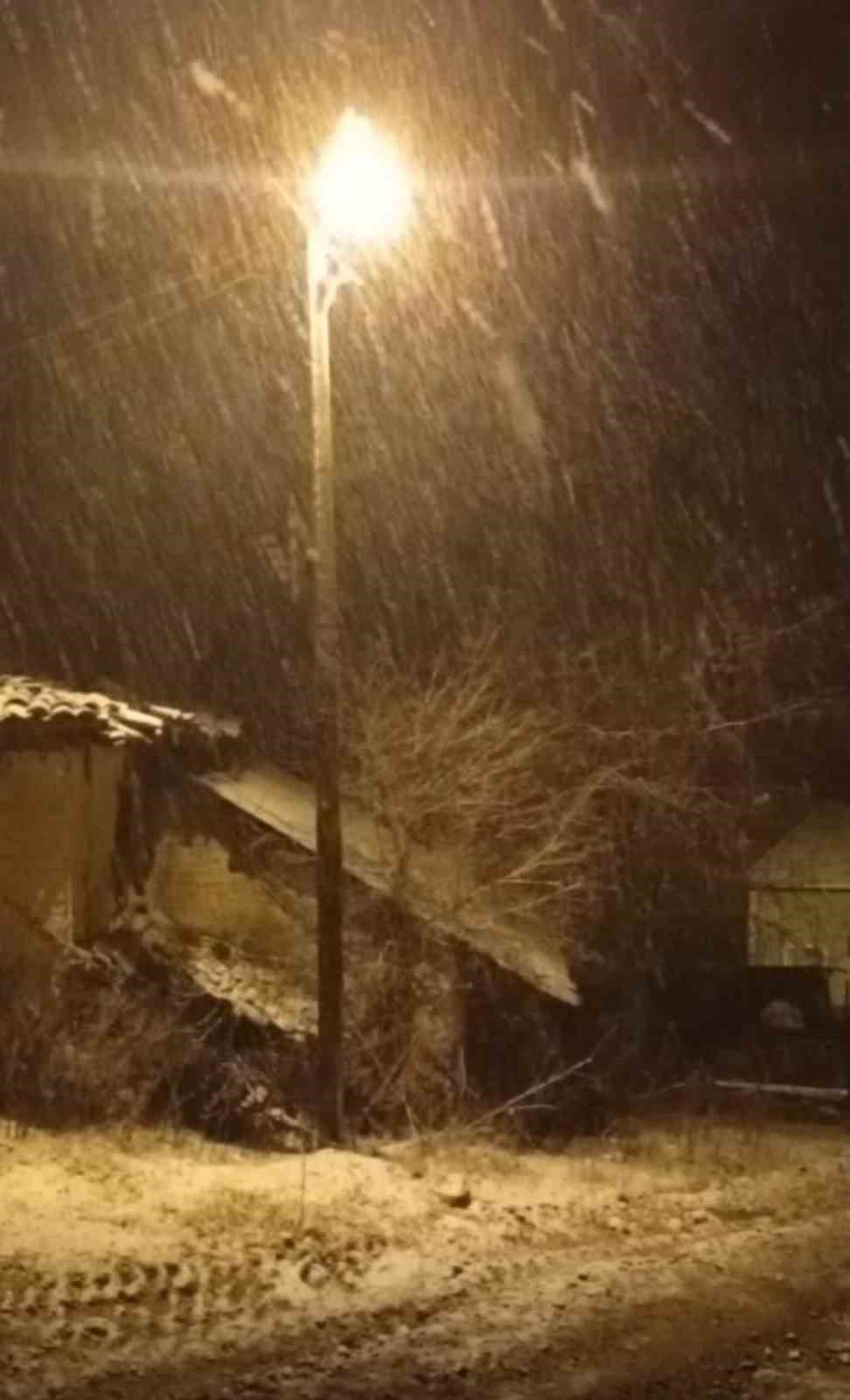 Mart ayında Tavşanlı’ya kar sürprizi