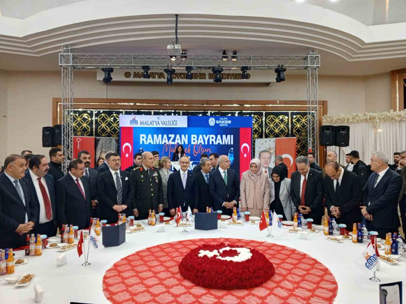 Malatya’da bayramlaşma programına yoğun katılım