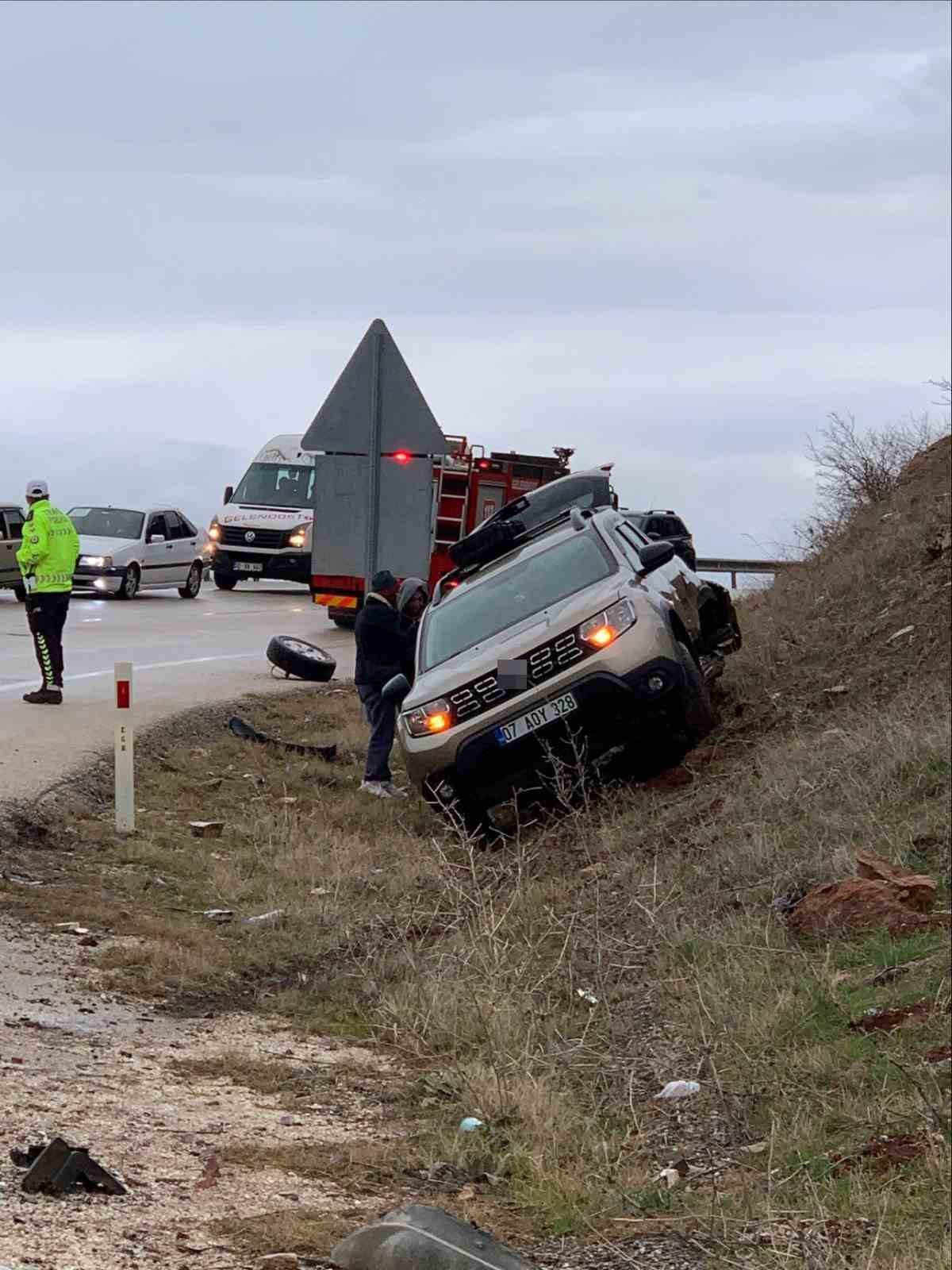 Isparta’da 8 kişinin yaralandığı kaza kamerada