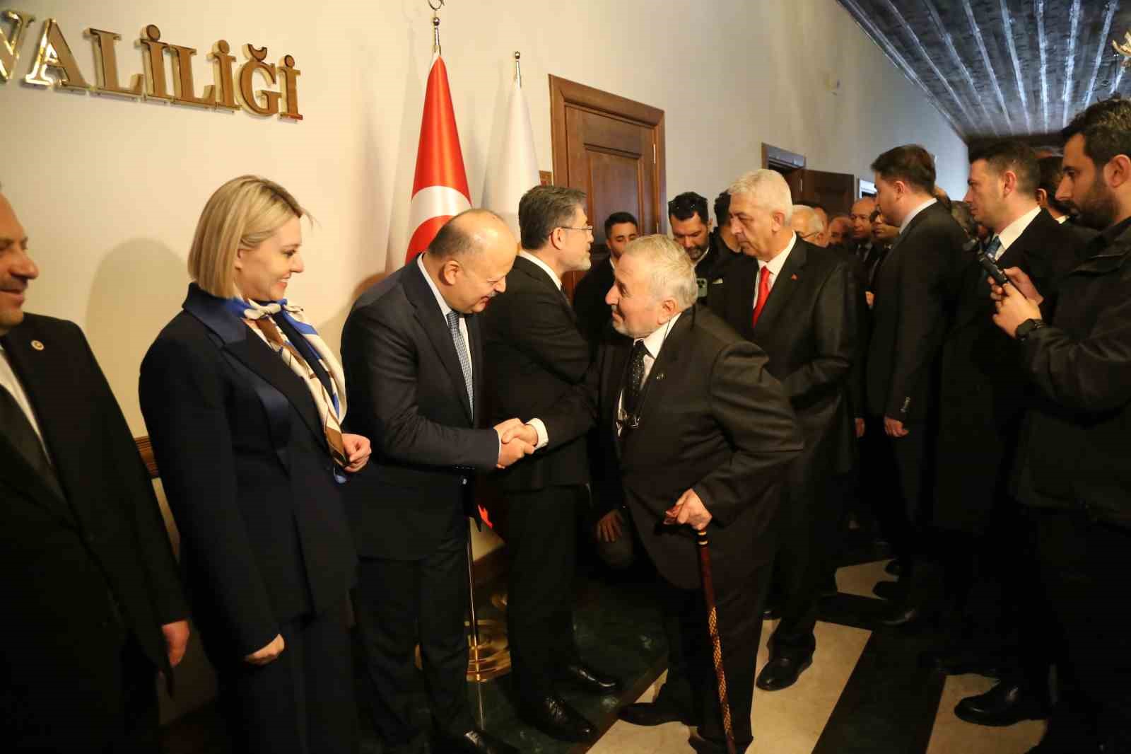 Bakan Yumaklı memleketi Kastamonu&rsquo;da vatandaşlarla bayramlaştı
