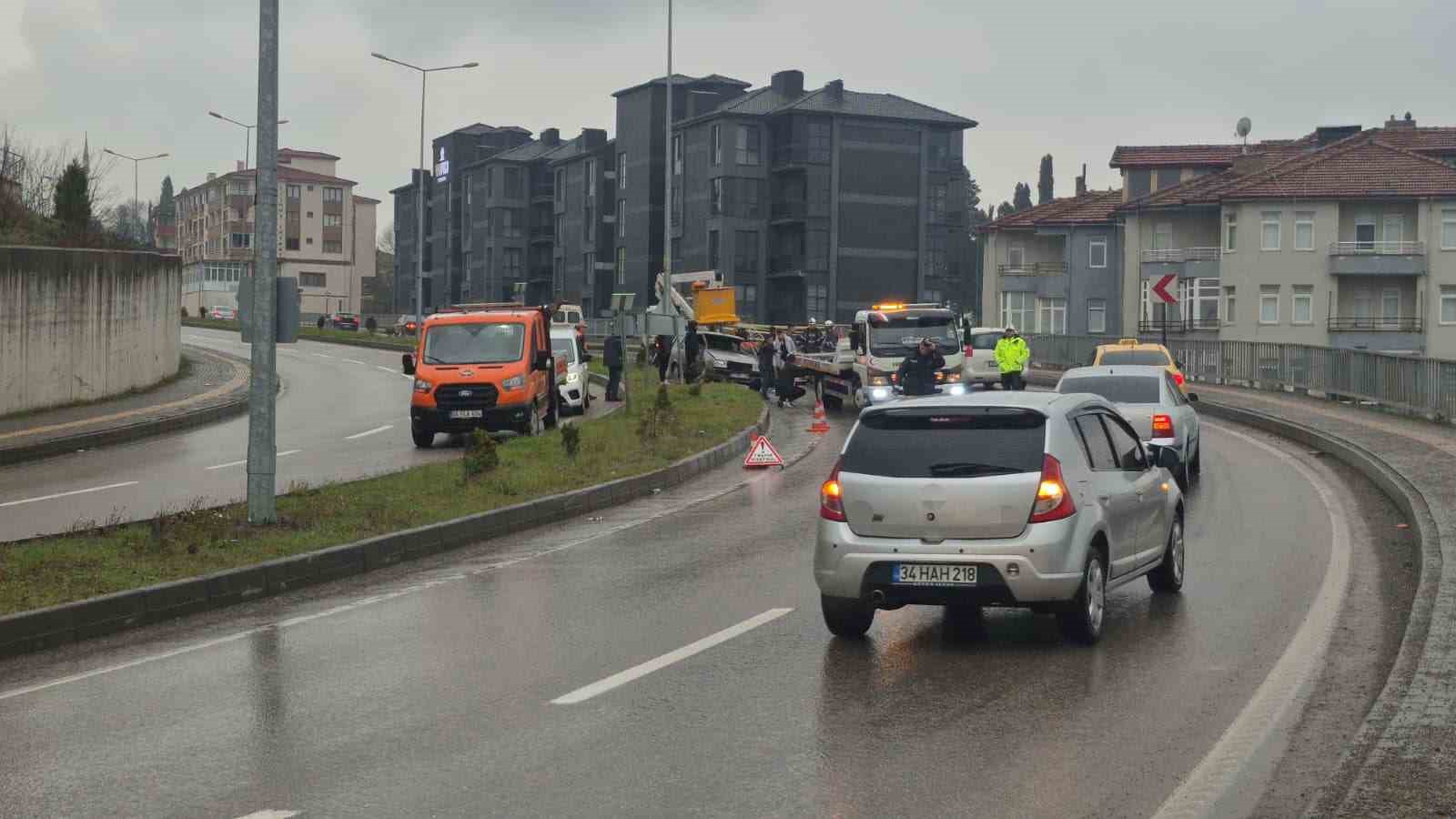 Aynı yolda 4 saat içerisinde 3 ayrı kaza: 5 yaralı
