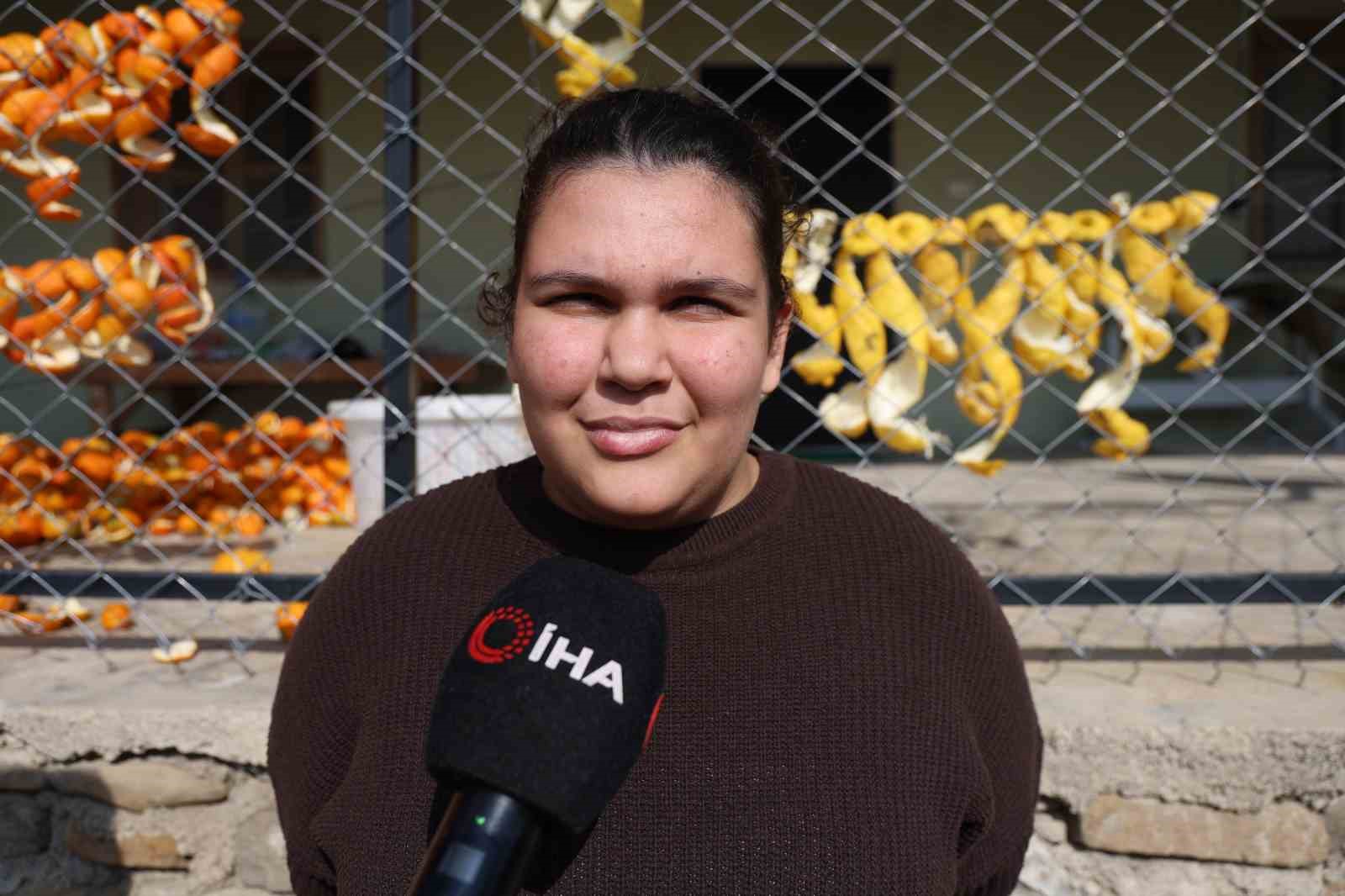 Limon ve turun&ccedil; kabukları kadınların elinde değerleniyor
