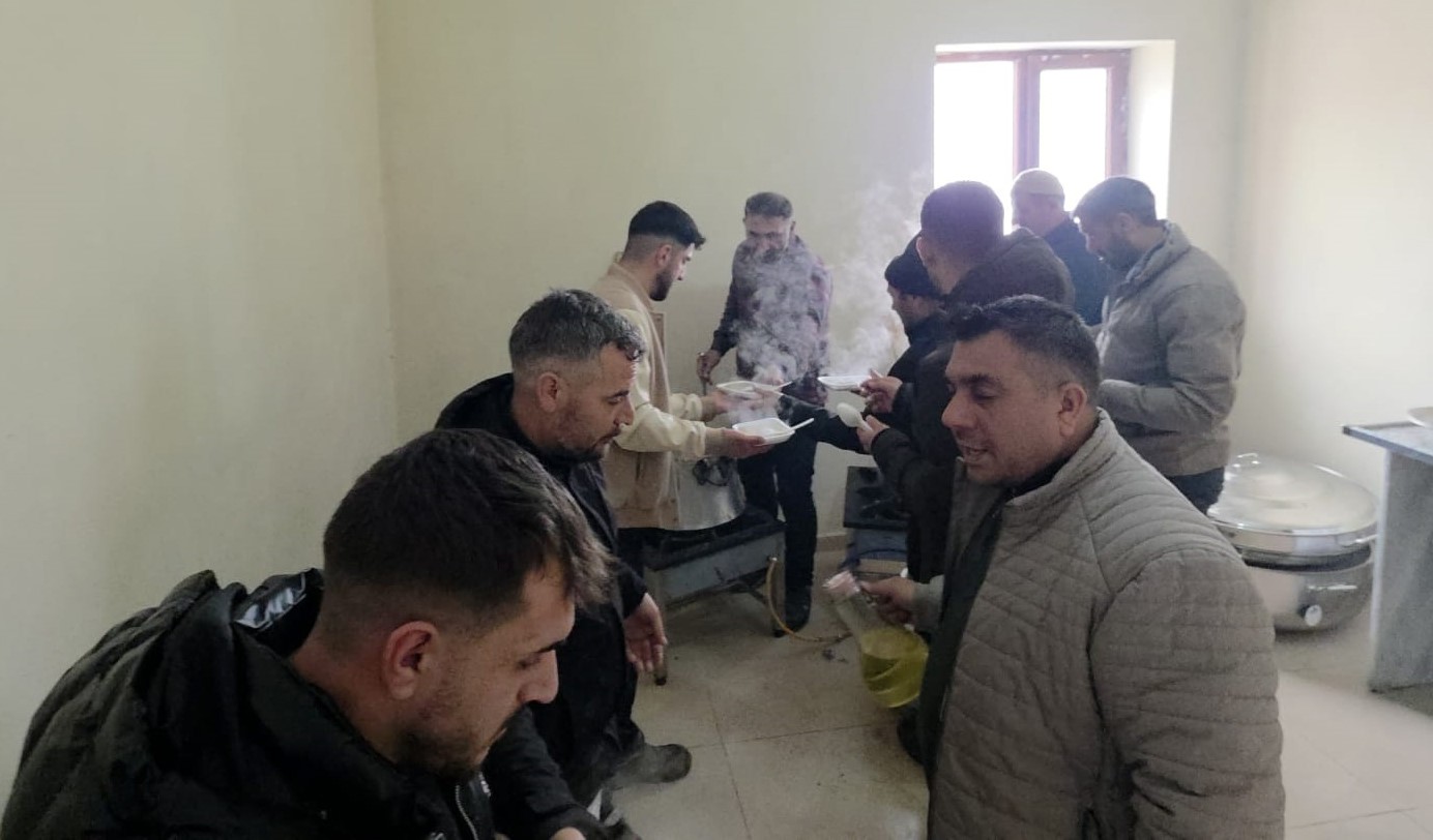 Ahlat&rsquo;ta bayram geleneği yaşatılıyor: Halise yemeği aynı sofrada buluşturuyor
