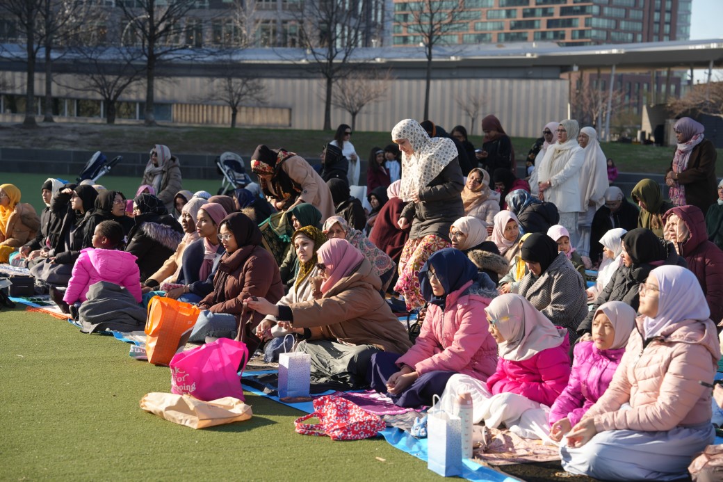 New York&rsquo;ta bayram namazı sokaklara taştı