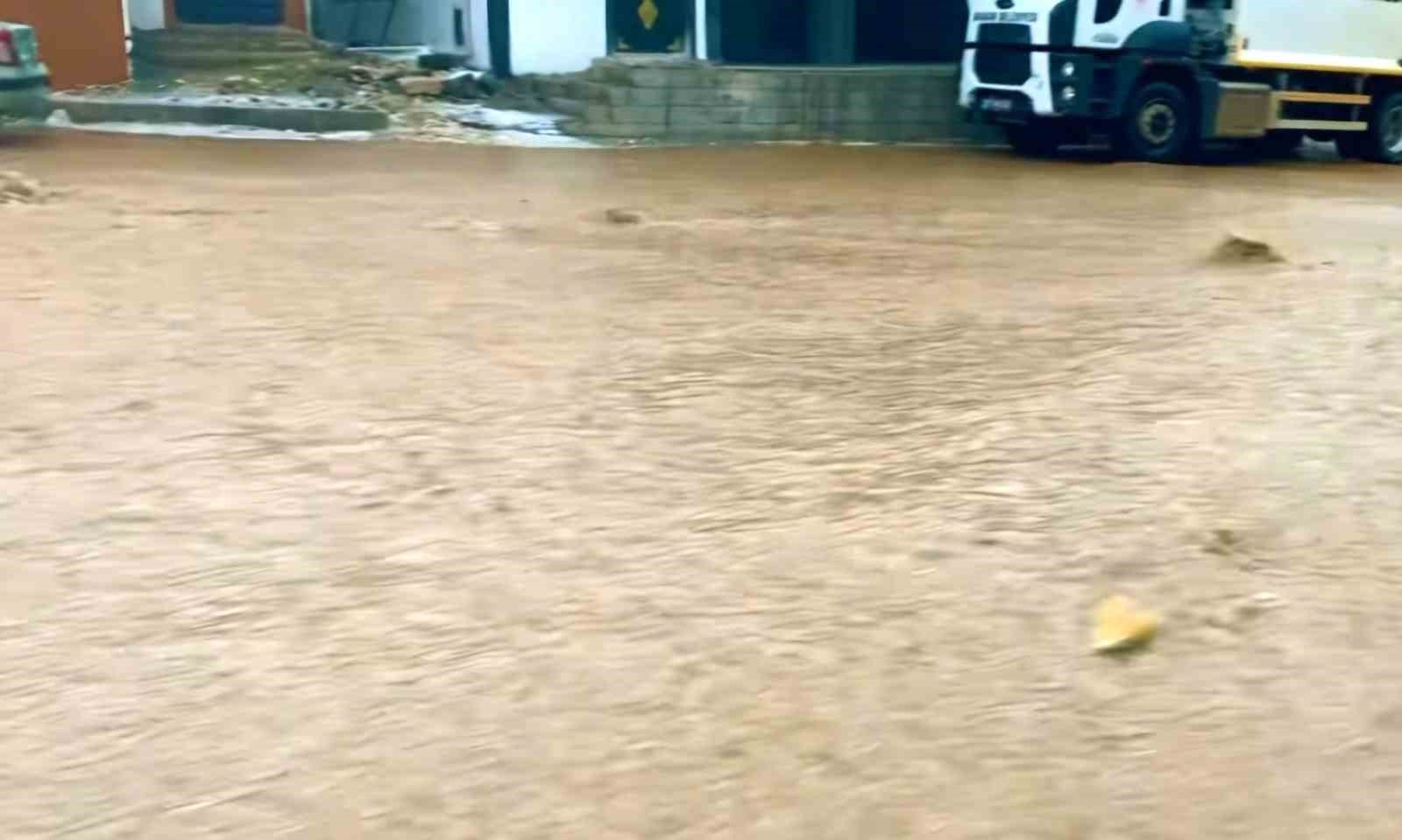 Araban Elif Mahallesi&rsquo;nde sağanak etkili oldu
