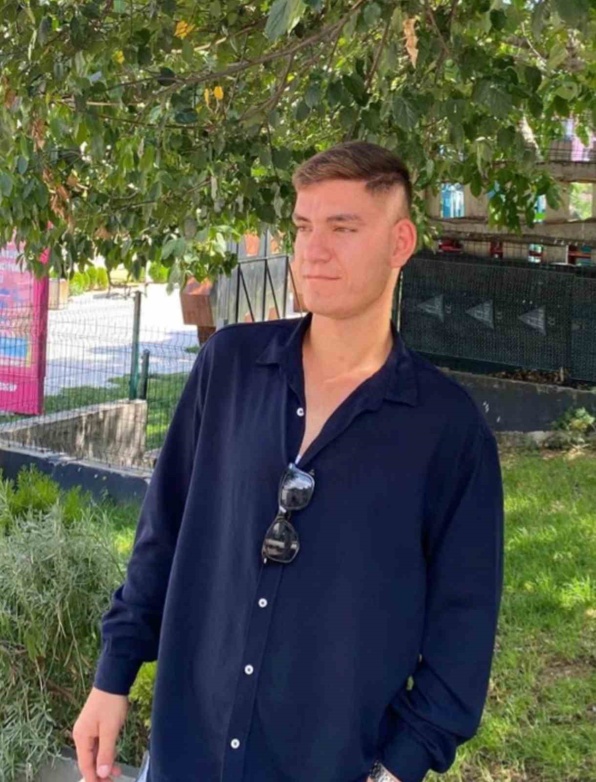 Sakarya&rsquo;da trafik kazası: 22 yaşındaki s&uuml;r&uuml;c&uuml; hayatını kaybetti
