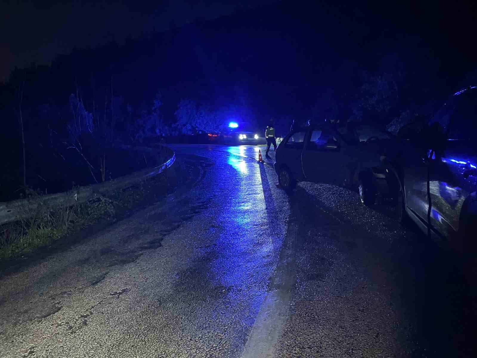 Bursa&rsquo;da iki otomobil &ccedil;arpıştı: 1 kişi yaralandı, 11 aylık bebek faciadan d&ouml;nd&uuml;
