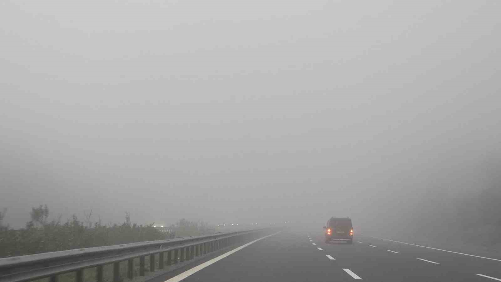 TEM Otoyolu D&uuml;zce ge&ccedil;işinde yoğun sis etkili oluyor
