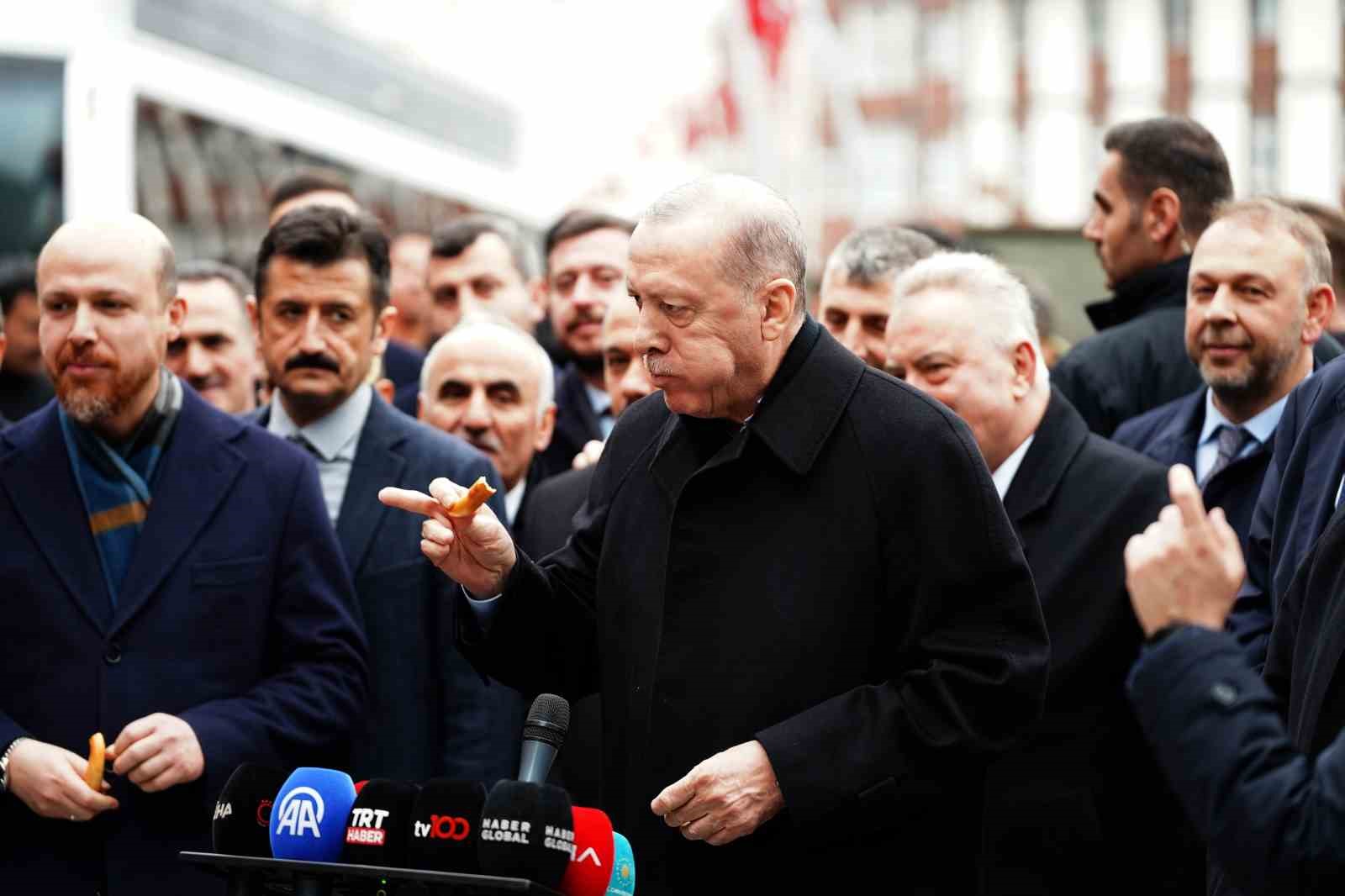 Rizelilerin vazge&ccedil;ilmezi &rsquo;susamsız simit&rsquo; Cumhurbaşkanı Erdoğan&rsquo;la g&uuml;ndeme geldi
