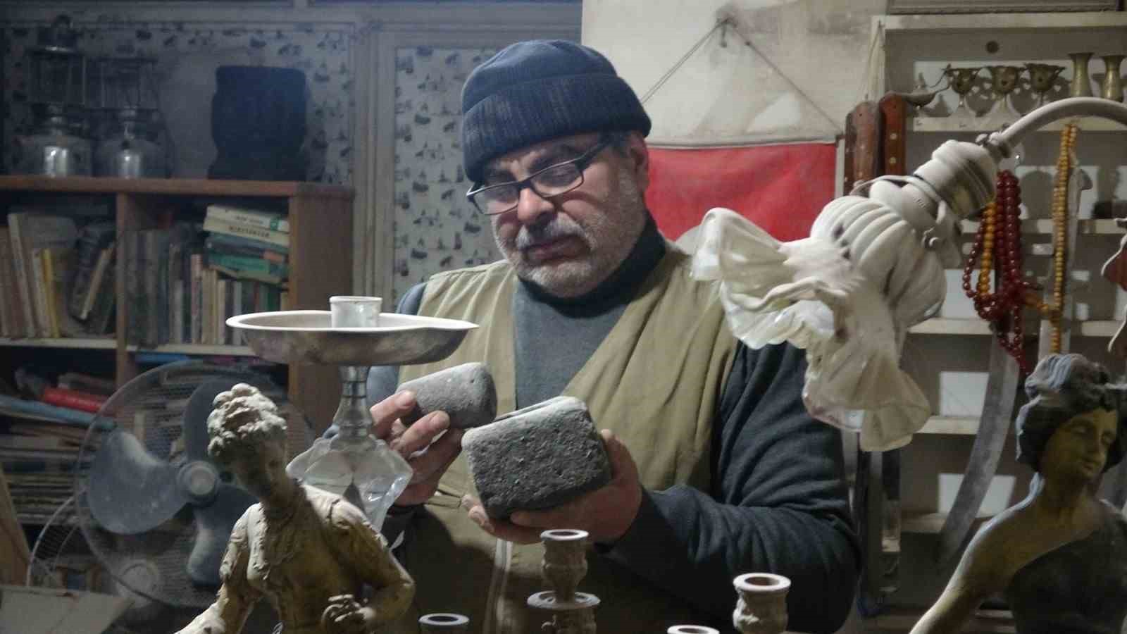 Kilis’te taş oymacılığının son ustası bayramda da tezgah başında