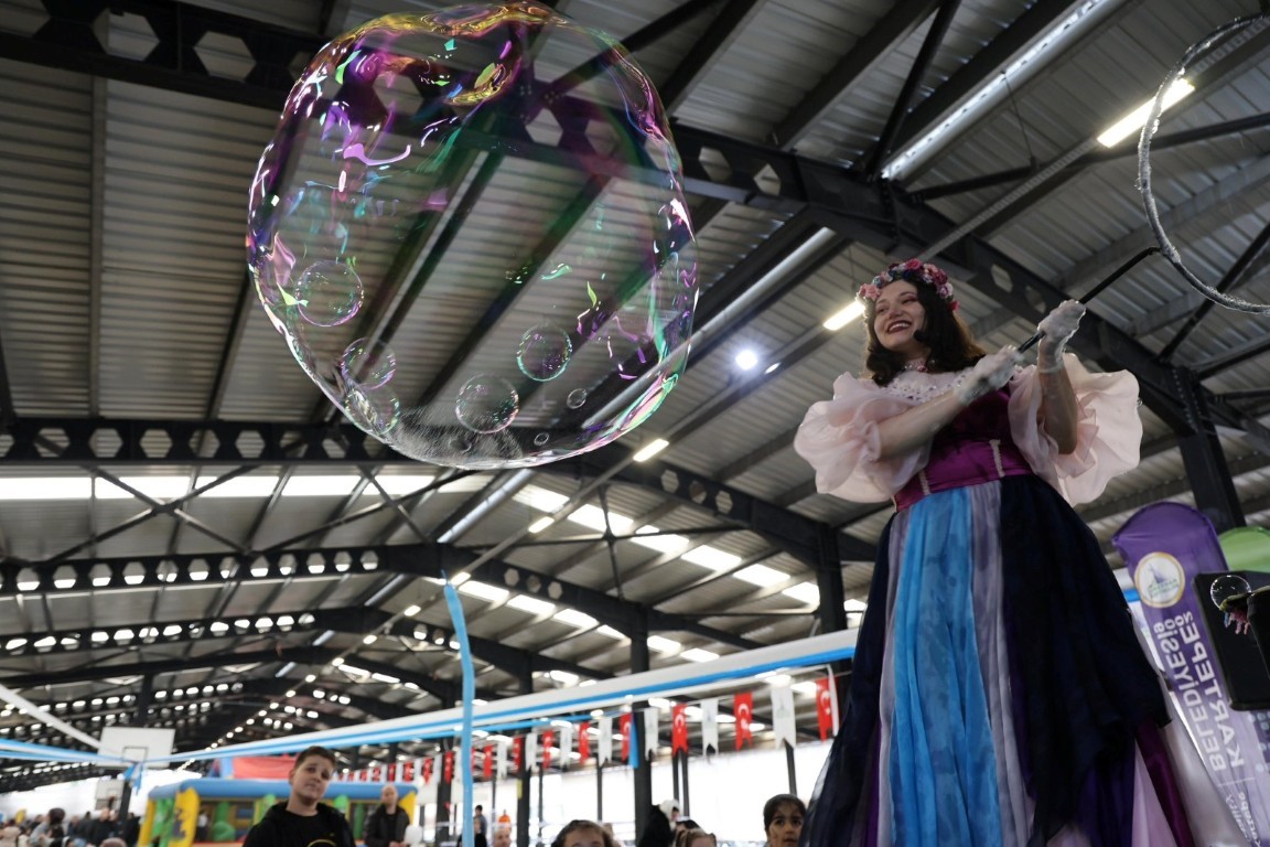 Kartepe’de çocuklar bayram etkinlikleriyle doyasıya eğlendi