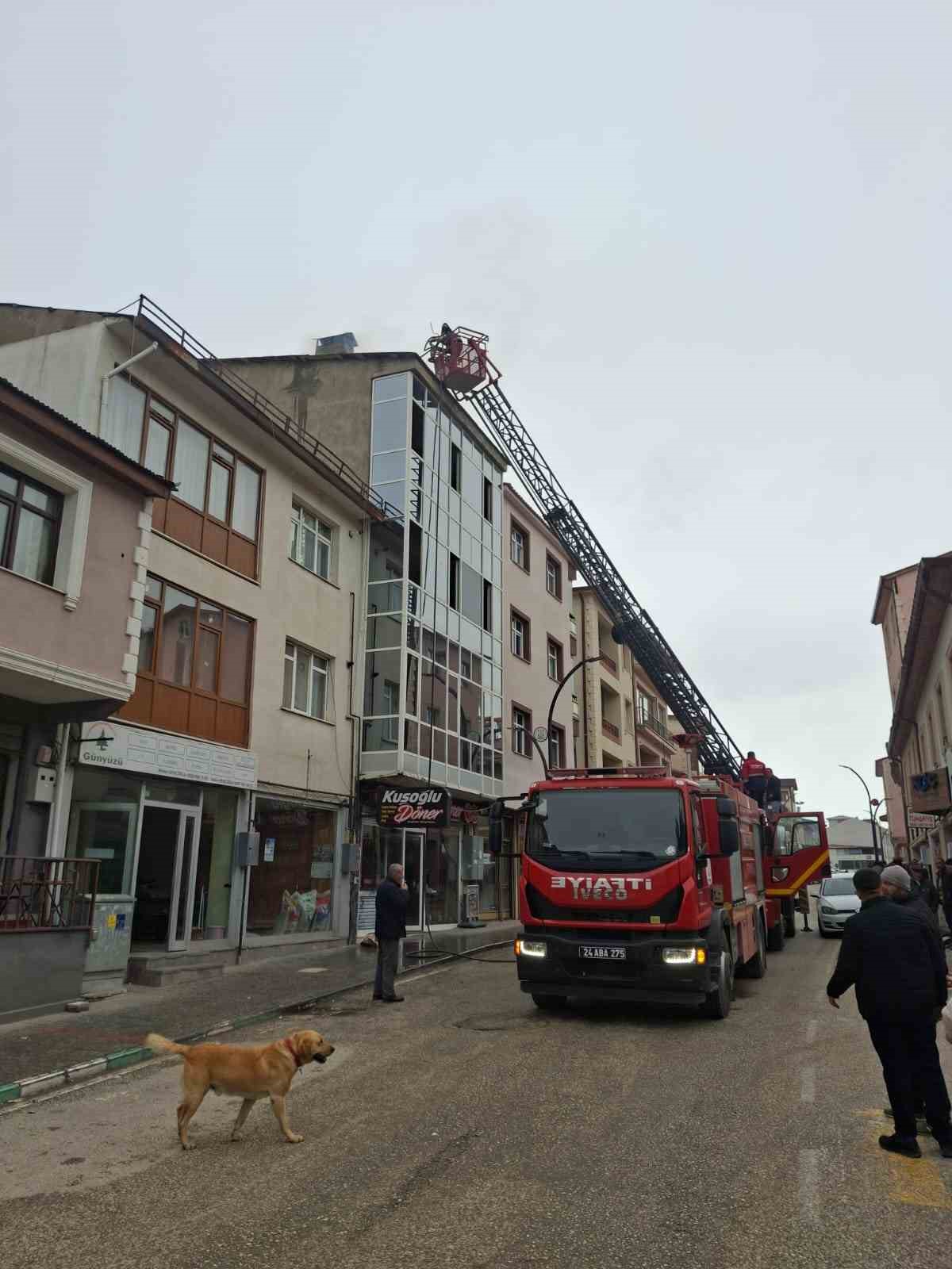 Refahiye’de tarihi lokantada baca yangını paniğe neden oldu