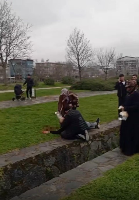Bursa&rsquo;da bı&ccedil;aklı kavga...Boğazı kesilen kişi hayatını kaybetti
