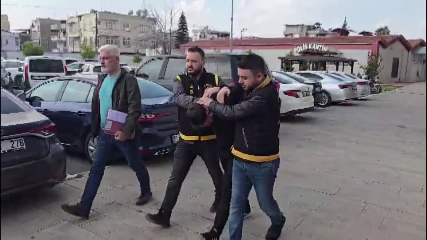 Fiyat sorma bahanesiyle girdi cep telefonu &ccedil;aldı: 