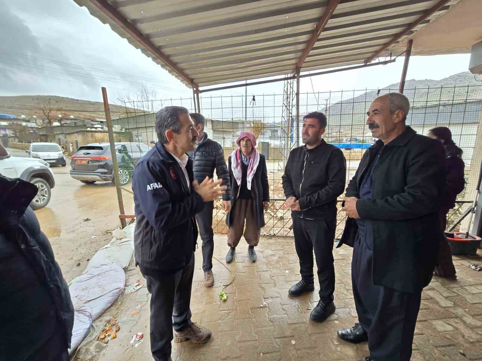 Vali Ekici Kasrik’te: "Devlet tüm imkanlarıyla sahada"