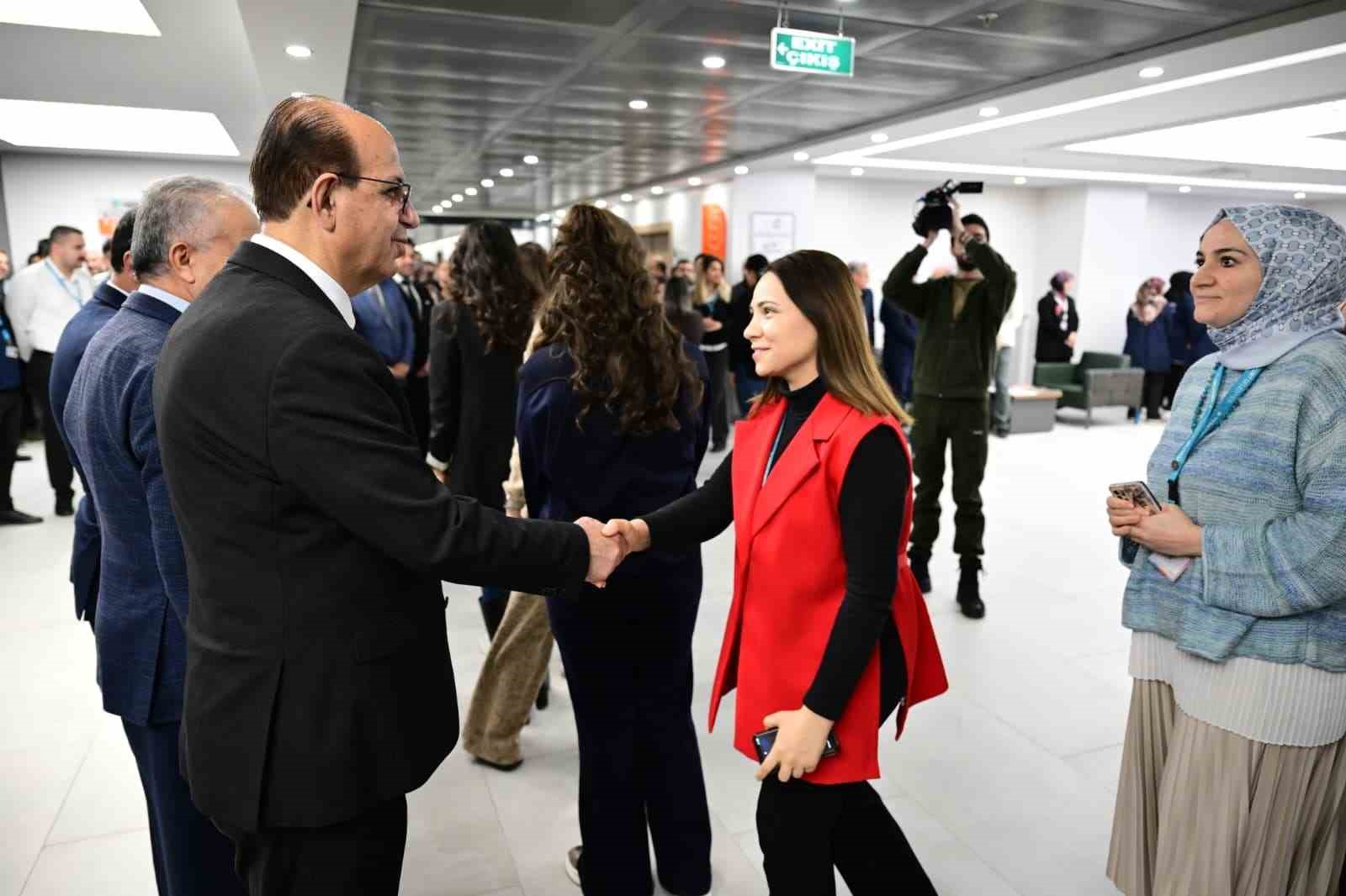 Başkan Ge&ccedil;it: "Başarılı hizmetlerimizin temelinde alın teriniz var"
