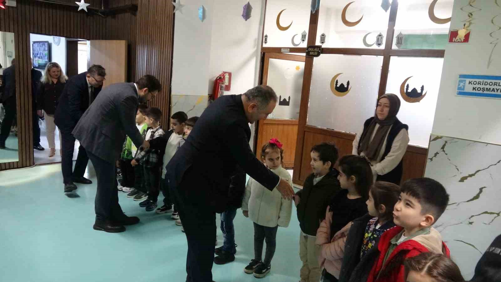 Pendik’te ara tatil sonrası ilk ders zili bayram coşkusuyla çaldı