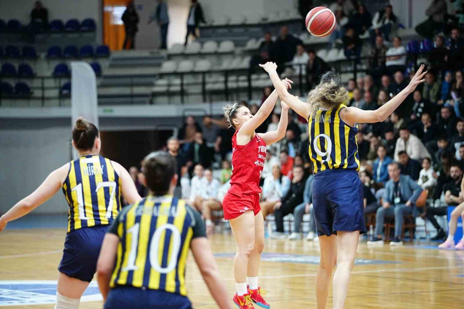 Manisa’nın tek kadın basketbol takımı zirve takibini sürdürüyor