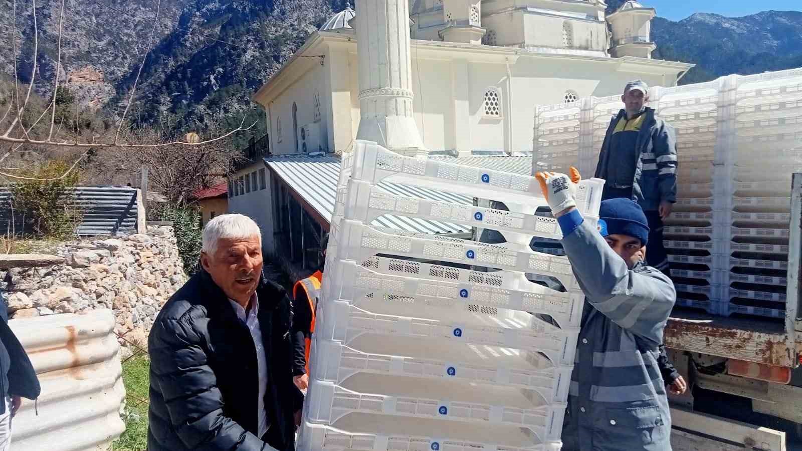 Büyükşehir’den üreticilere ipekböceği besleme tablası desteği