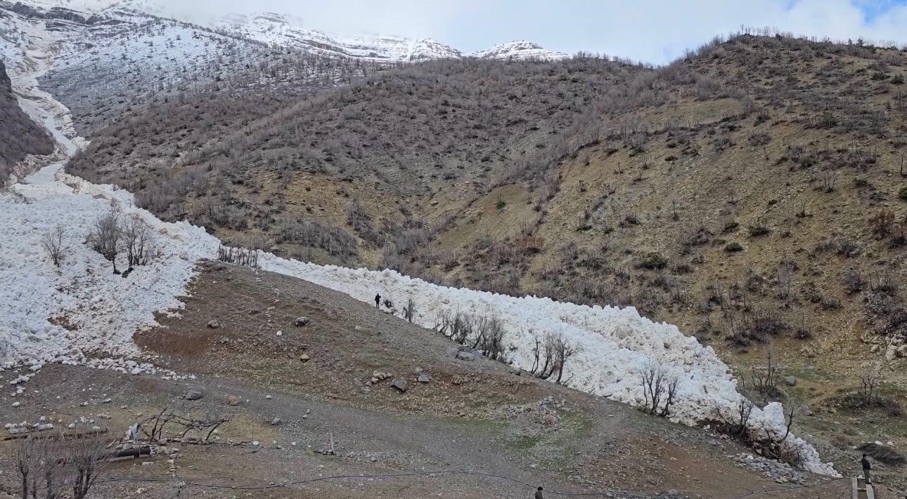 Şırnak’ta çığ düşme anı kameraya yansıdı