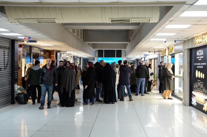 Altın fiyatı d&uuml;şt&uuml;, Kuyumcukent&rsquo;te gram altın t&uuml;kendi