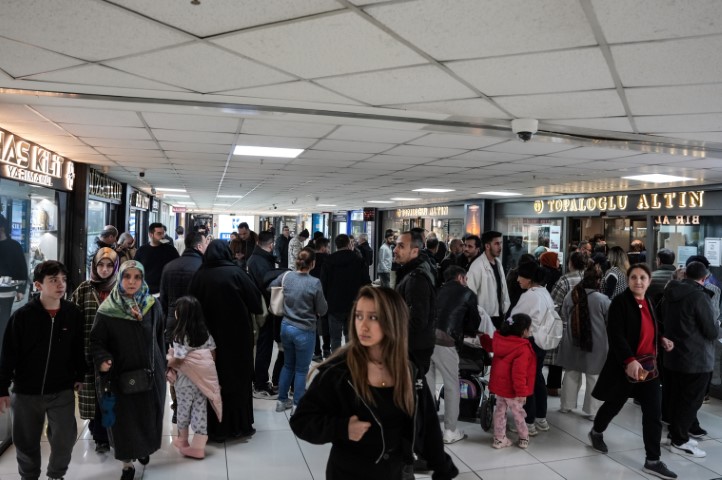 Altın fiyatı d&uuml;şt&uuml;, Kuyumcukent&rsquo;te gram altın t&uuml;kendi