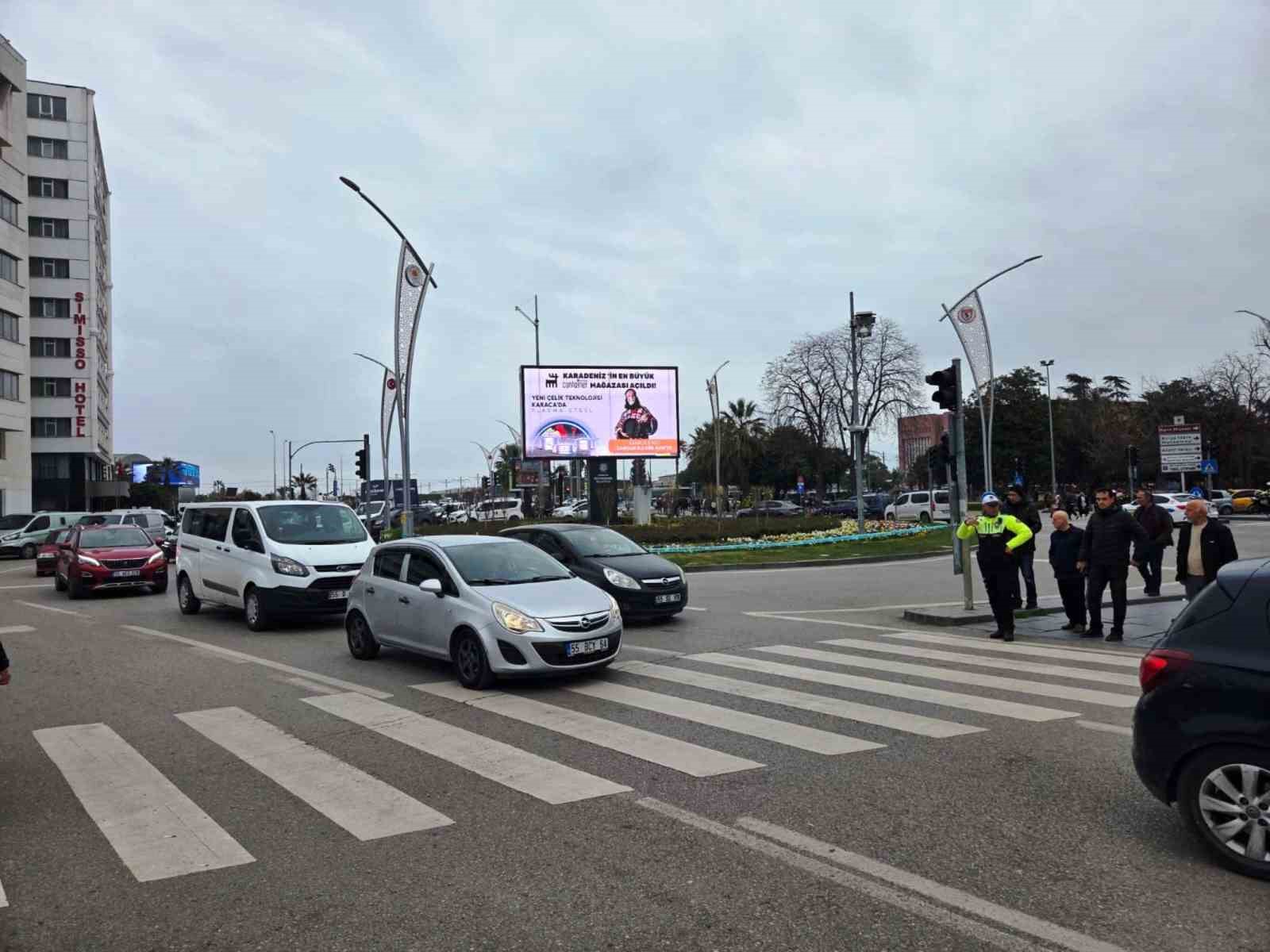 Cumhuriyet Meydanı&rsquo;nda trafik yoğunluğu
