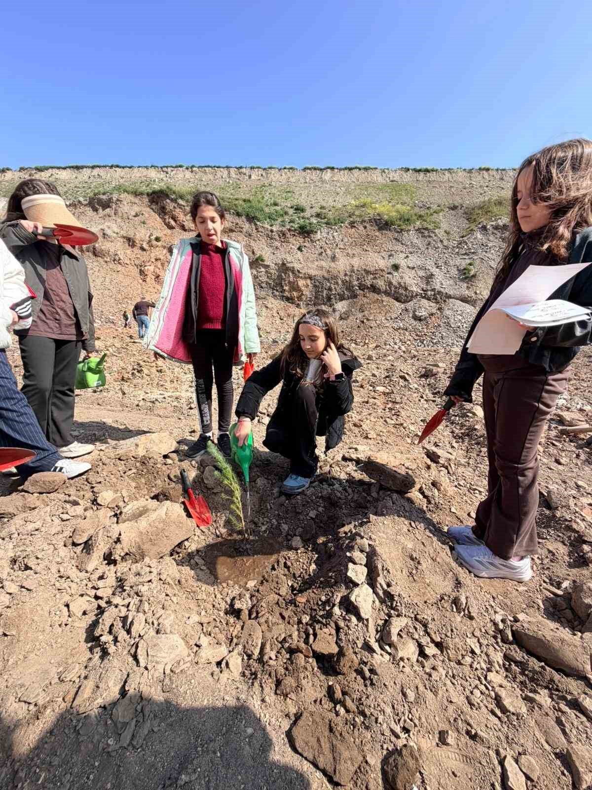 Aydın&rsquo;da Orman Haftası&rsquo;nda fidanlar toprakla buluştu

