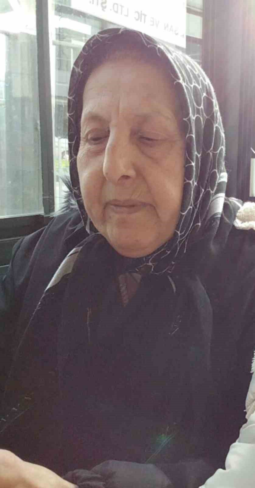 Fatih&rsquo;te &ccedil;&ouml;ken binada hayatını kaybeden yaşlı kadın son yolculuğuna uğurlandı
