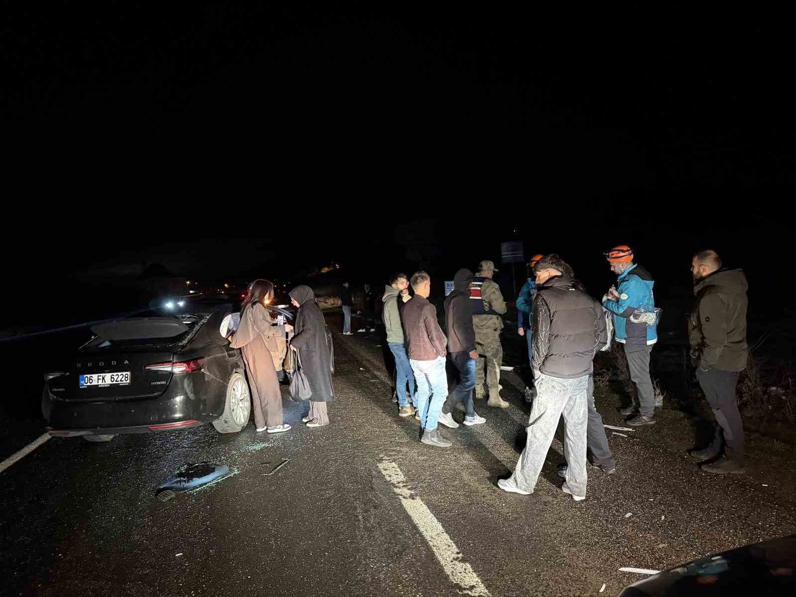 Bing&ouml;l&rsquo;de otomobil ata &ccedil;arptı: 4 yaralı
