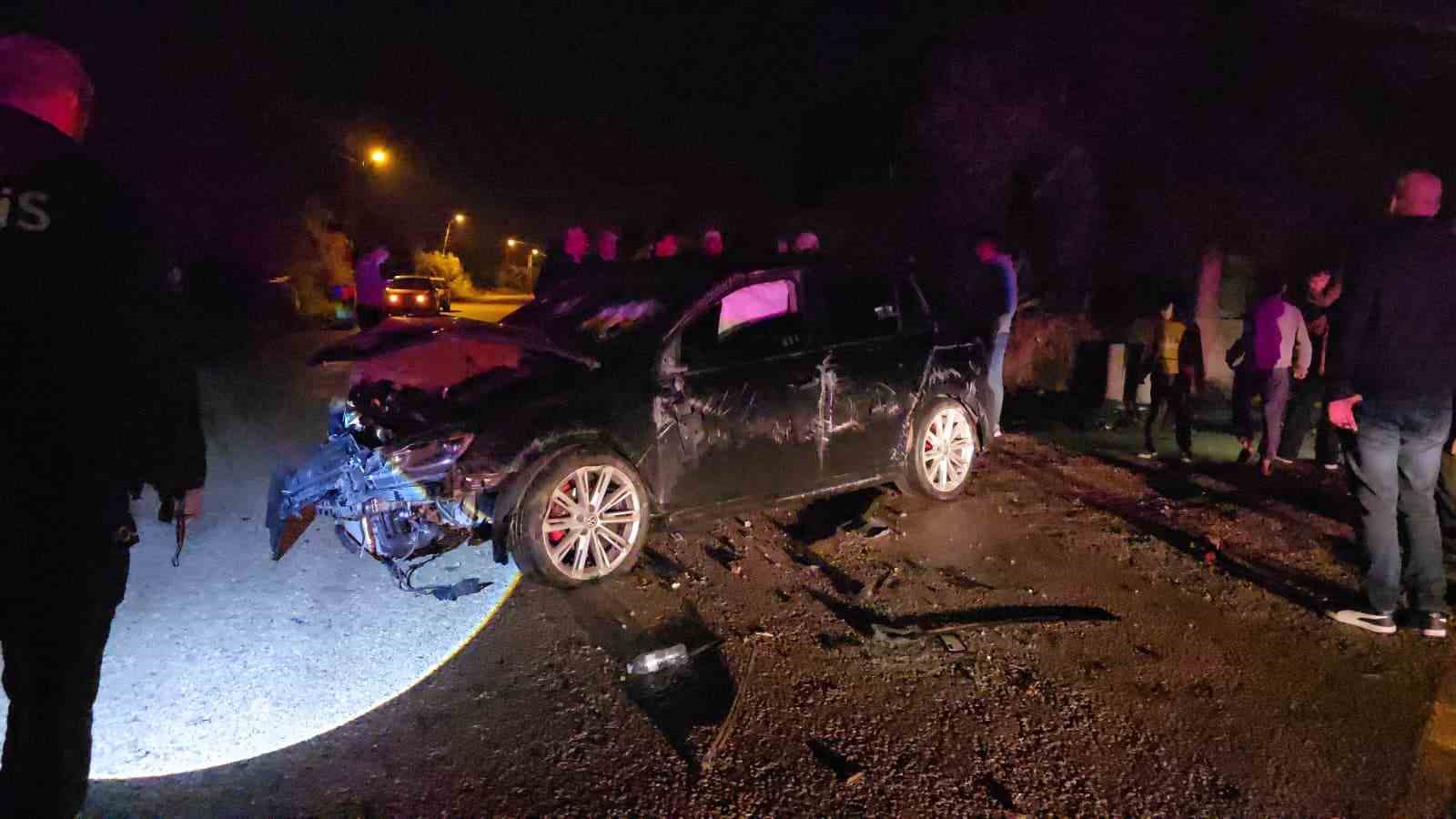 Adana&rsquo;da evin duvarına &ccedil;arpan otomobil takla attı: 1 yaralı
